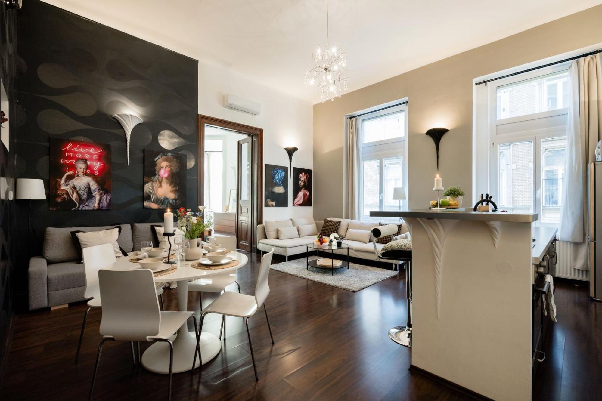 Magnificent Elegance By Erzsebet Krt & New York Cafe