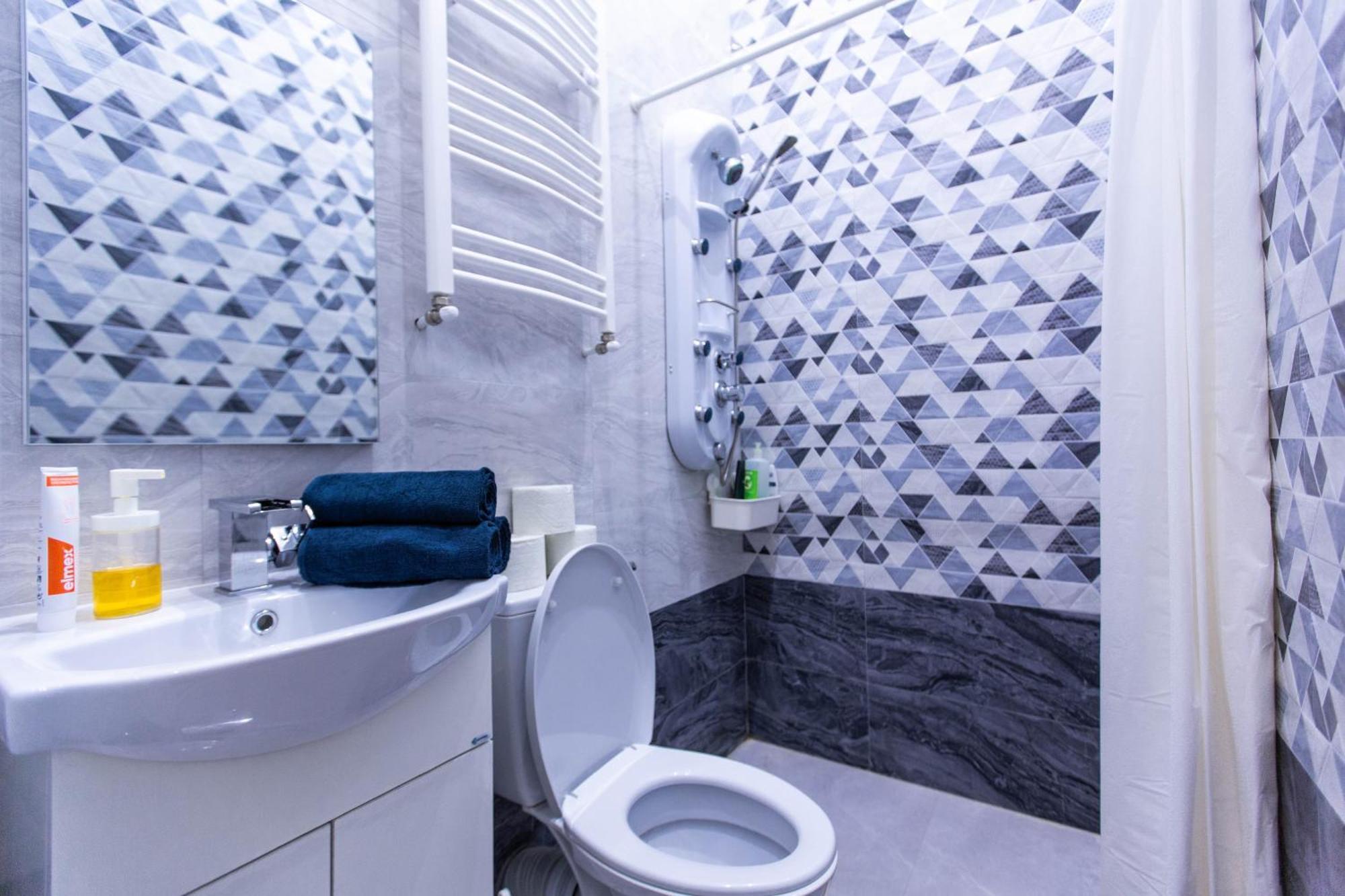 Diamond Lux - 4 Bedrooms 2 Bathrooms Budapest