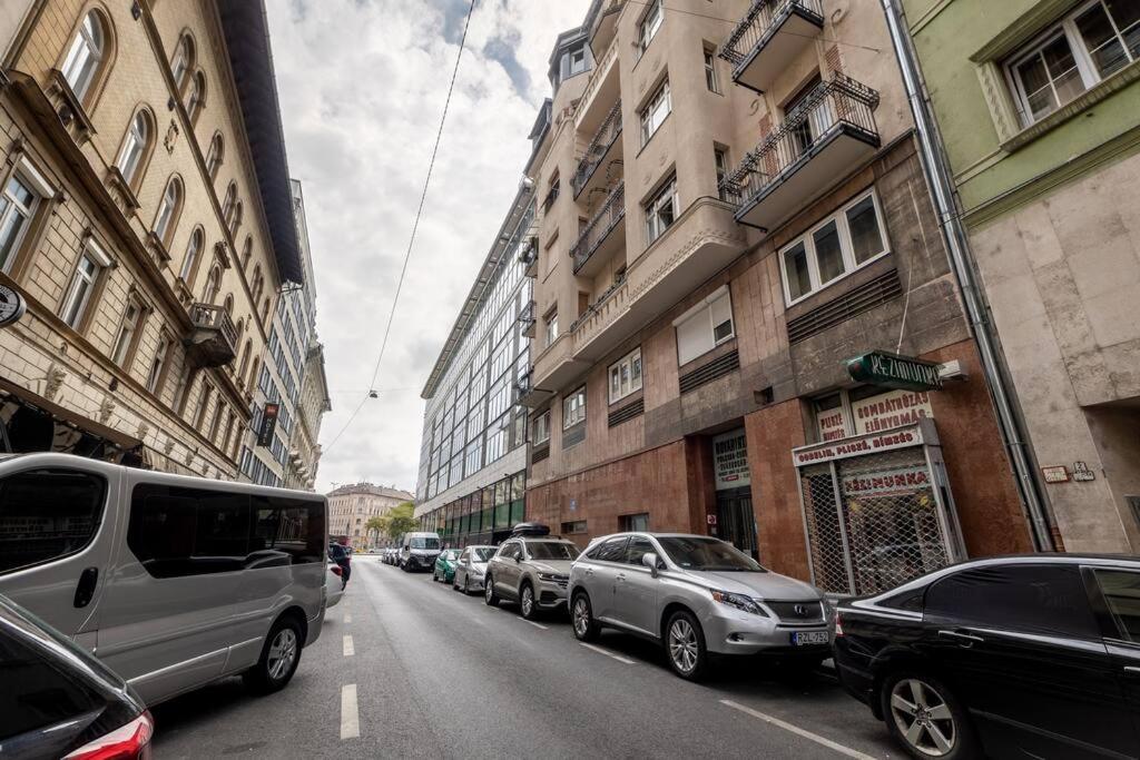 Lovely Little Downtown Next To Subway,metro Apartment Budapest