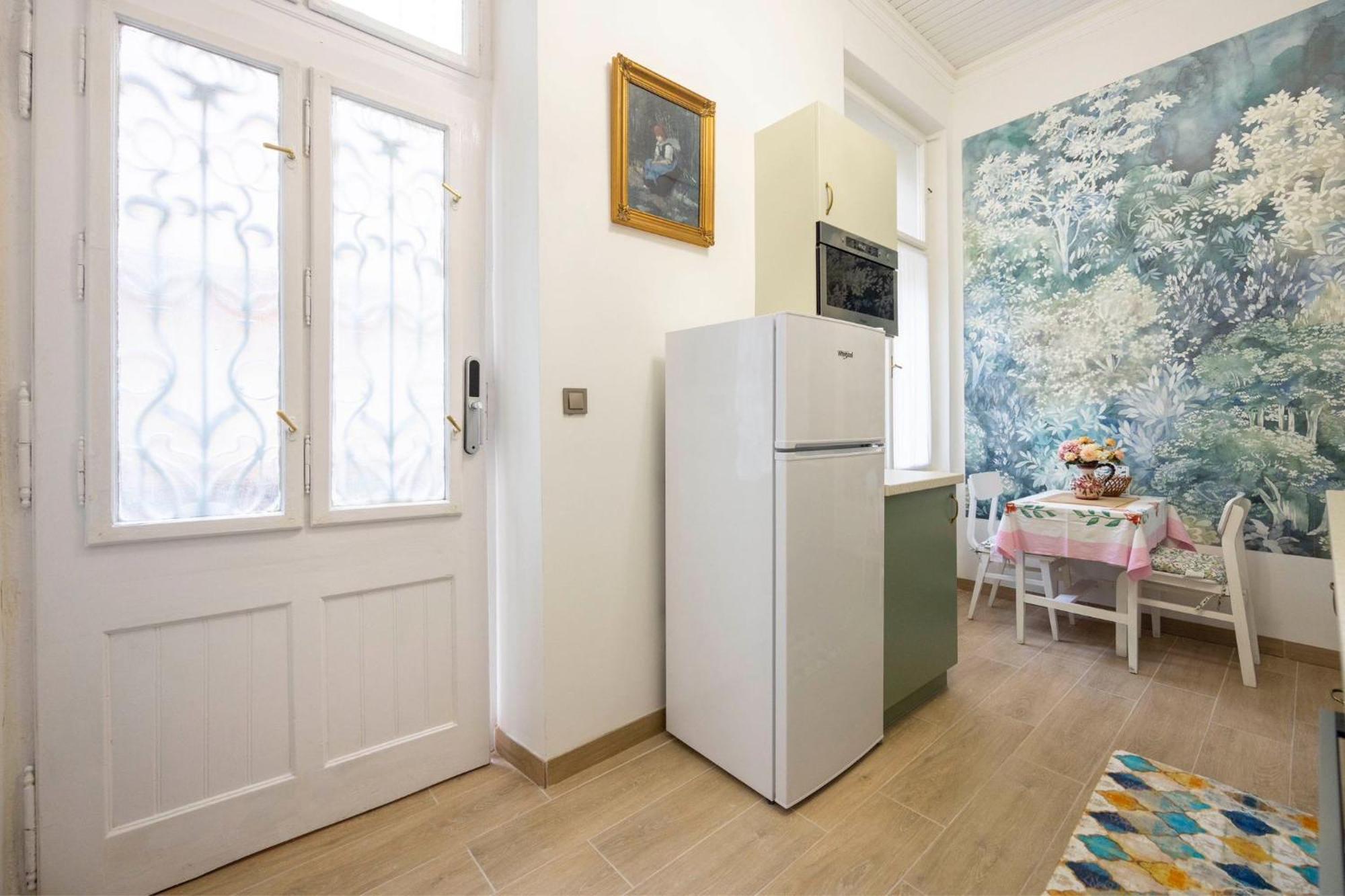 Deluxe In Art Nouveau House- With Garage Appartement *