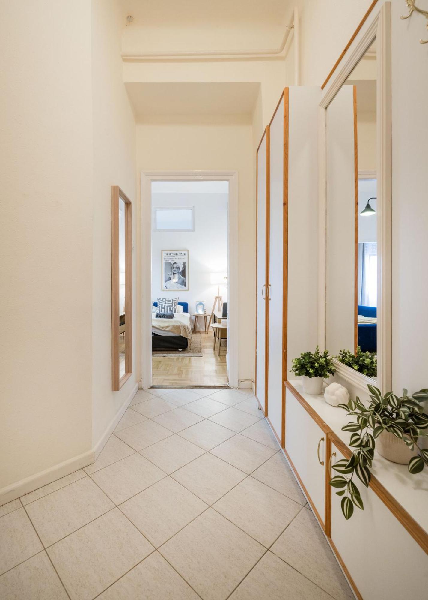 Magnificent 3br With Balcony By Dohany Synalogue *
