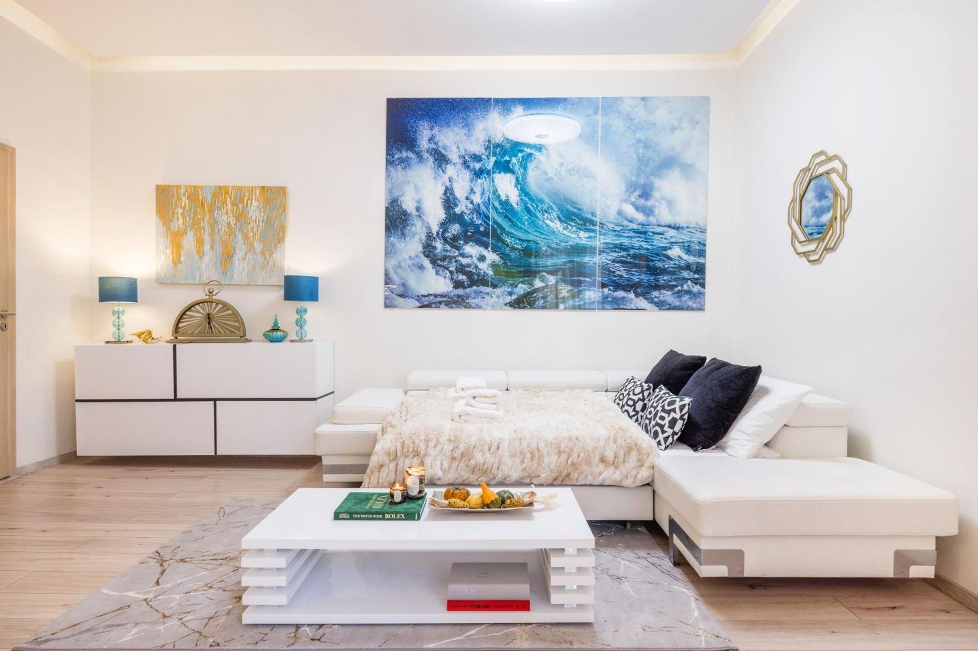 Designer Luxury Next To Dohany Synagogue With Balcony