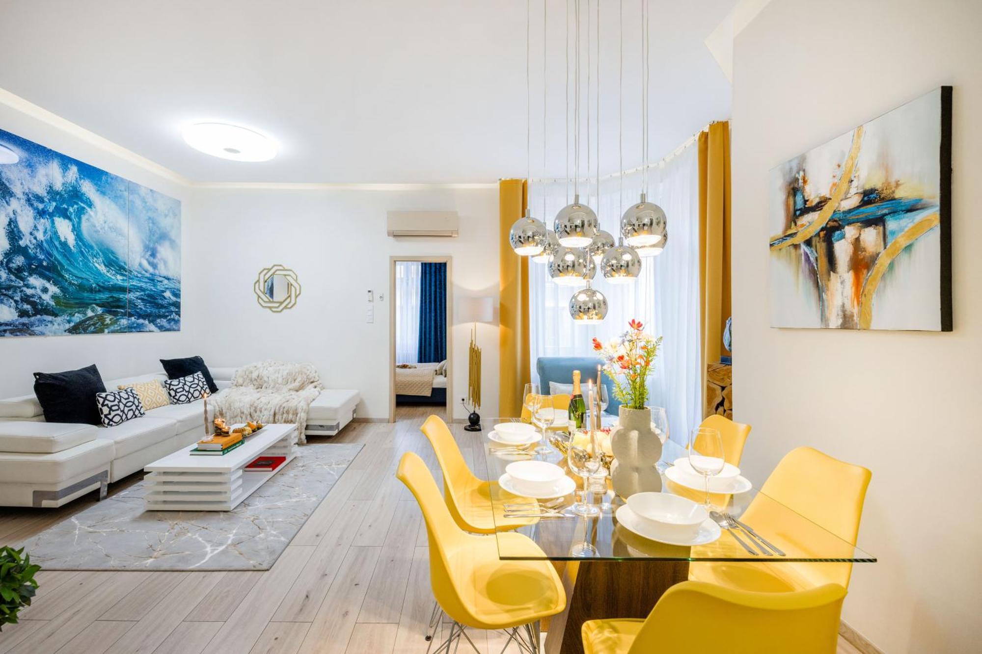 Designer Luxury Next To Dohany Synagogue With Balcony