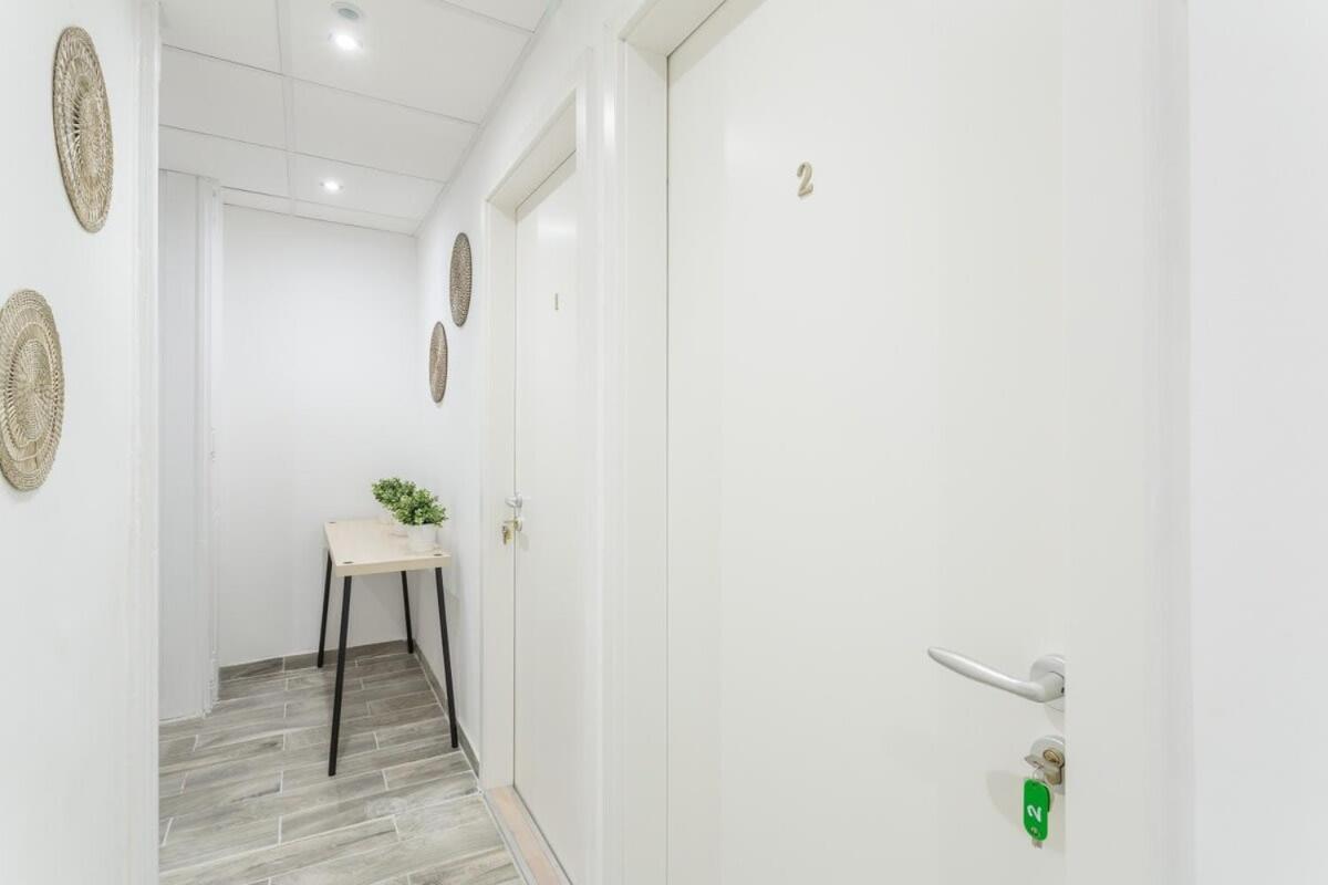 Modern Cozy At The Center Appartamento