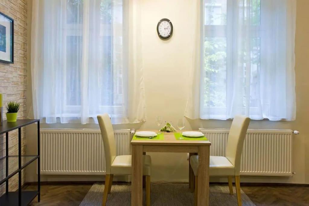 Lovely Flat Downtown Lägenhet *