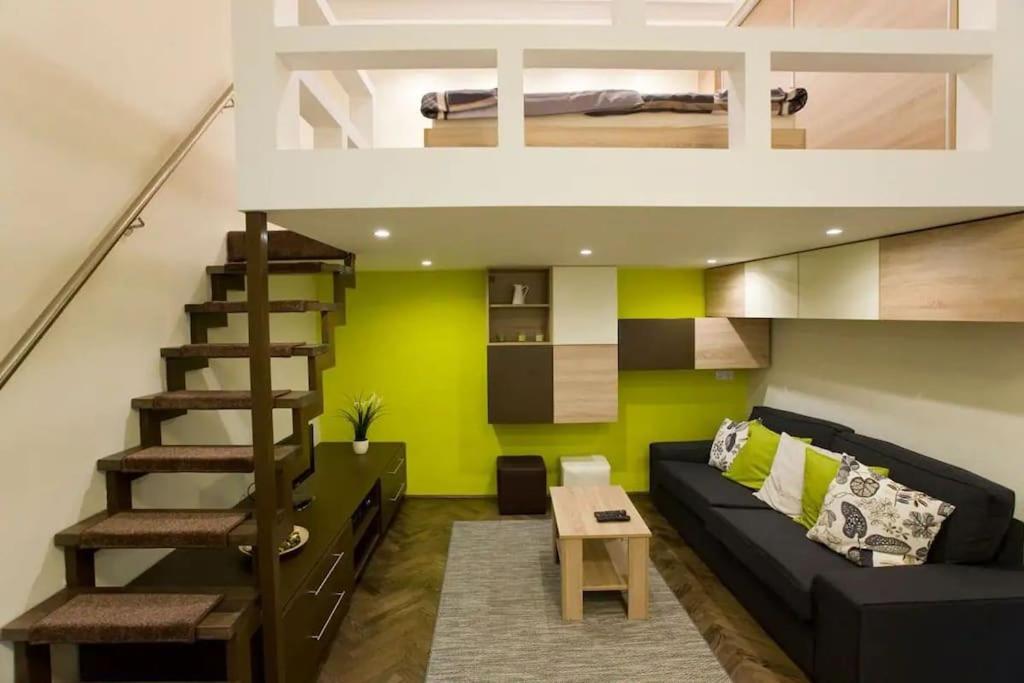 Lovely Flat Downtown *
