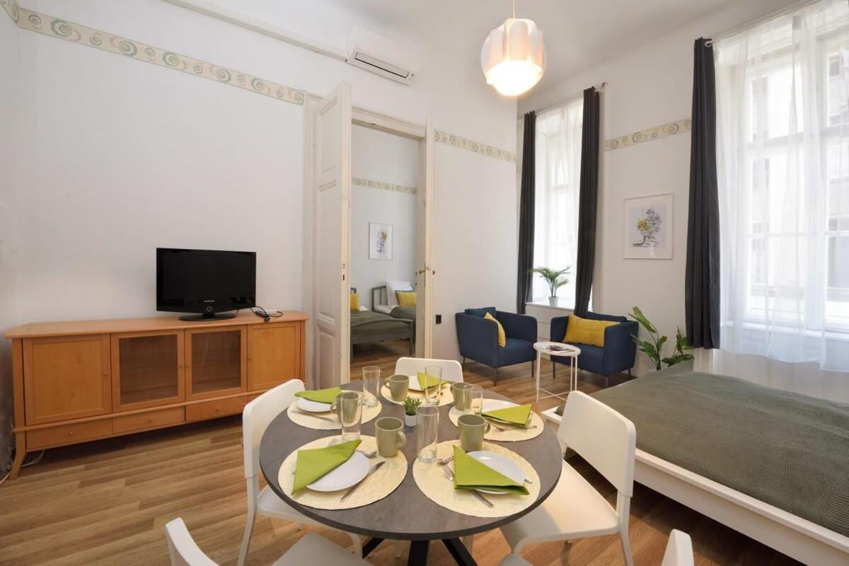 Spacious Basic In The Center Appartamento *