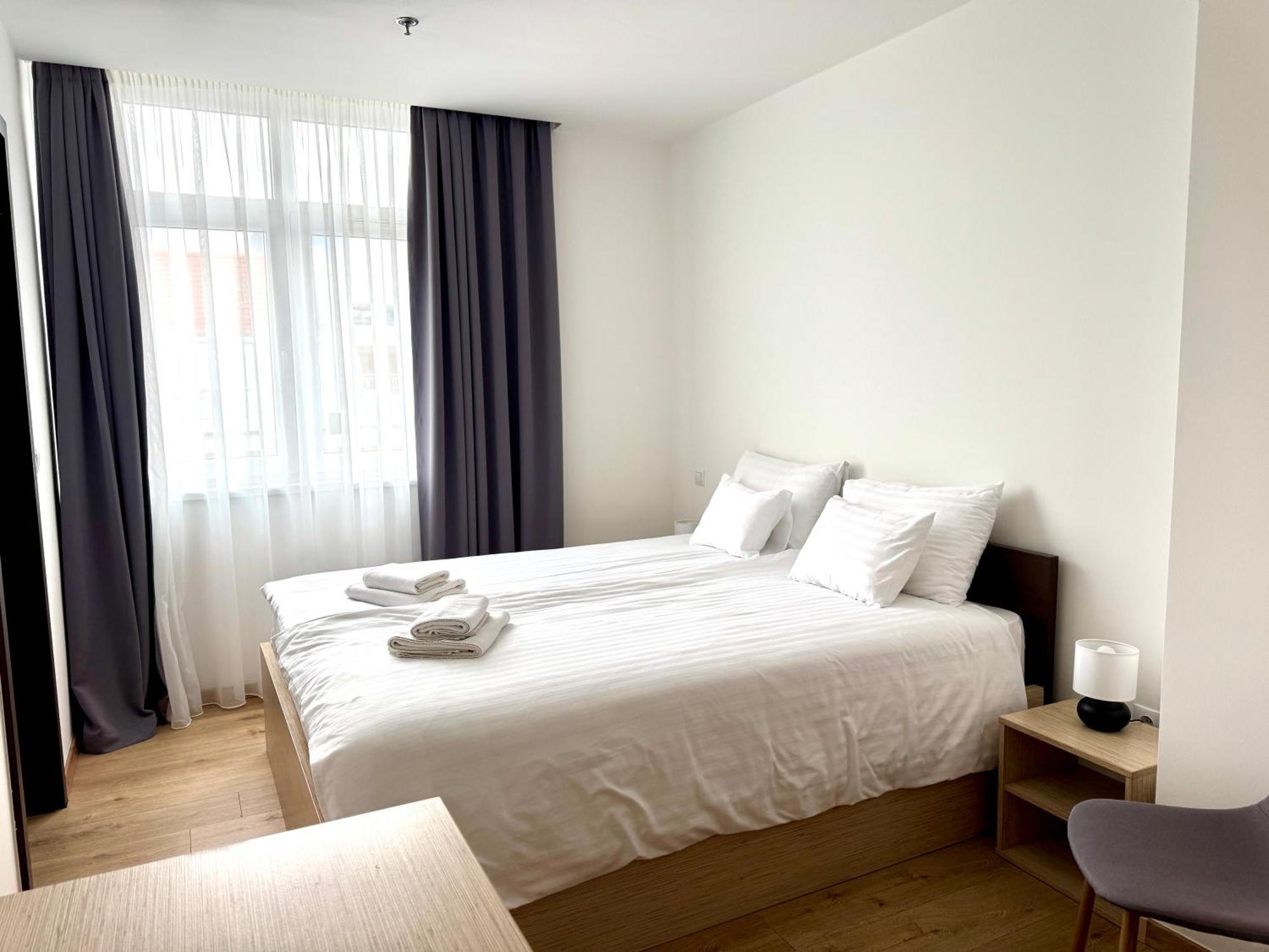 Hostal Rooftop City With Deep Garage *