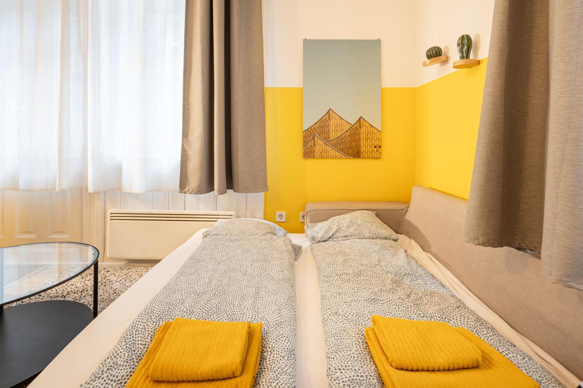 Charming In The Heart Of The Jewish Quarter W41 Yellow * Budapeszt
