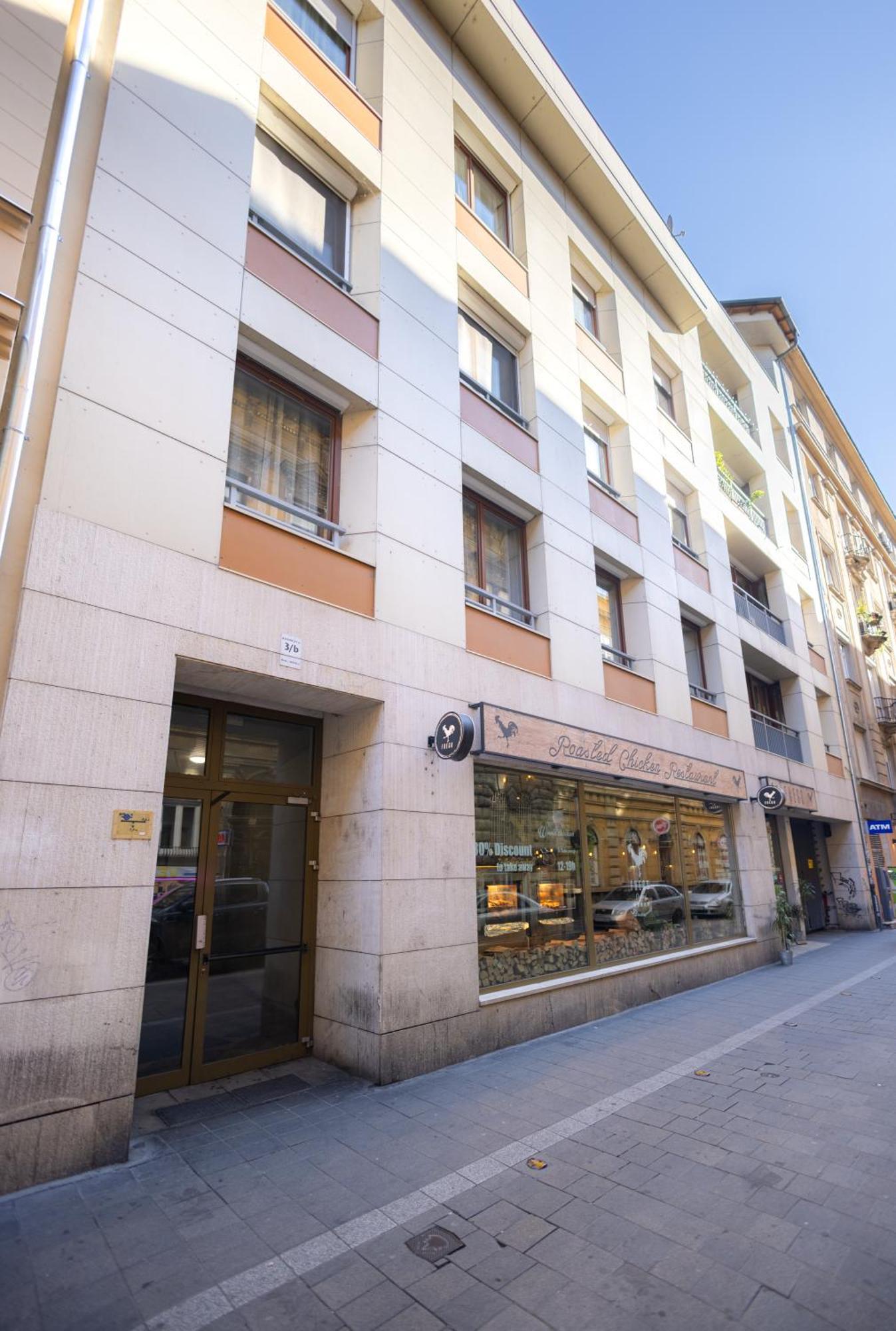 Apartment Free Parkin Sensational Location 3room