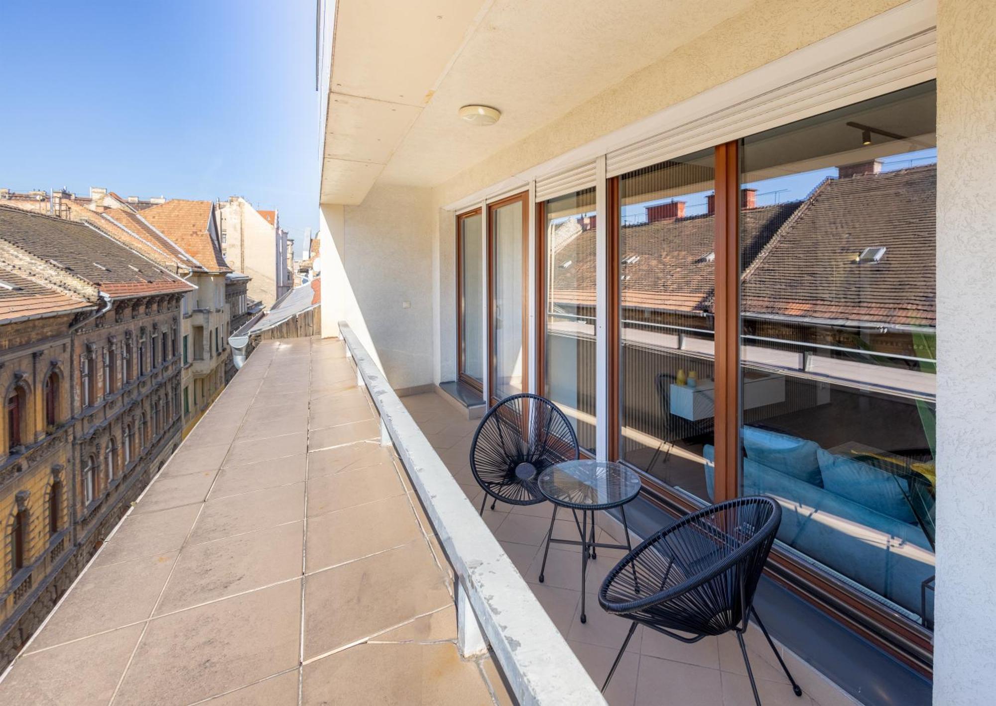 Free Parkin Sensational Location 3room Apartment *