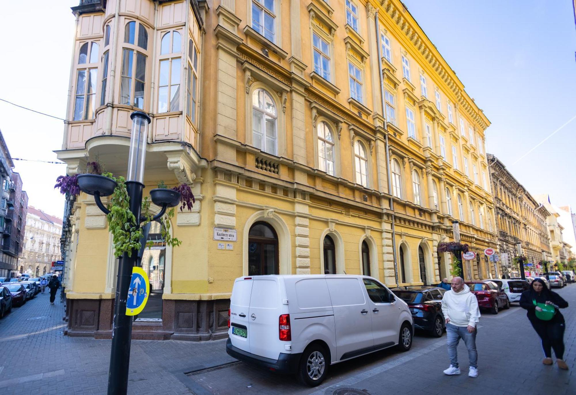 Apartment Free Parkin Sensational Location 3room