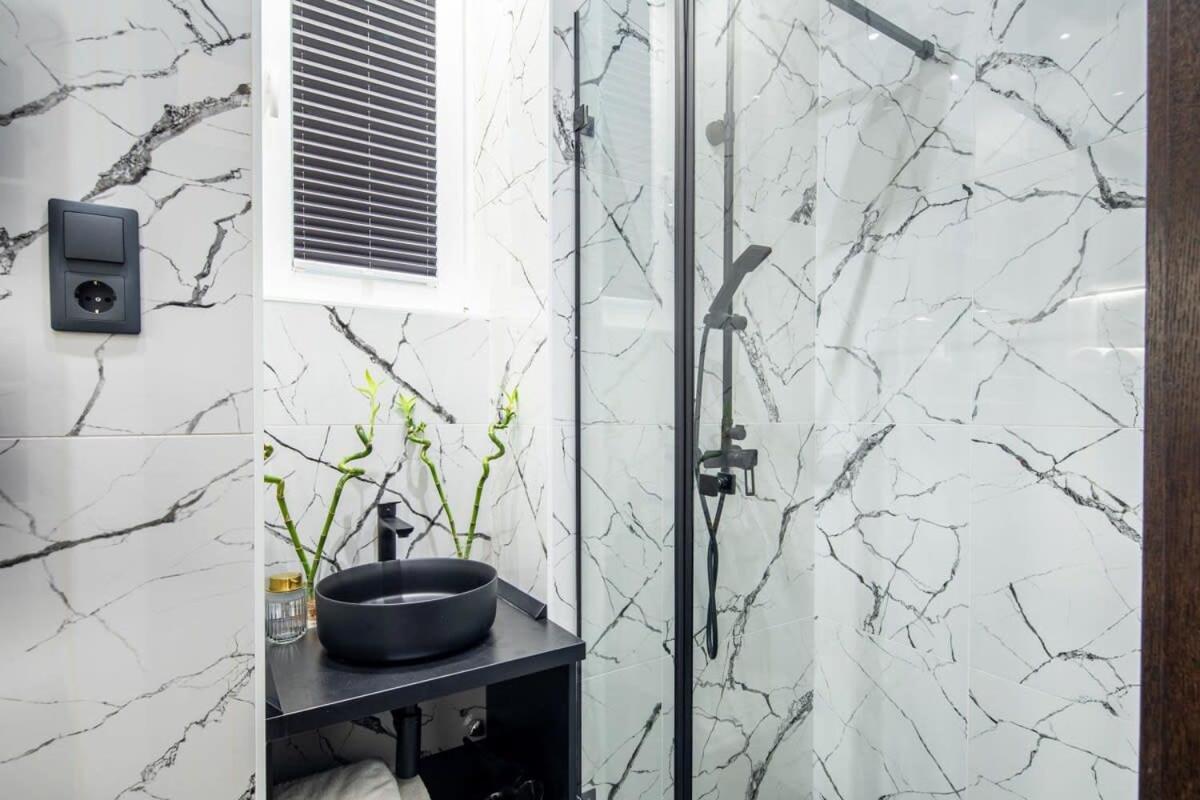 Location - Modern Luxury