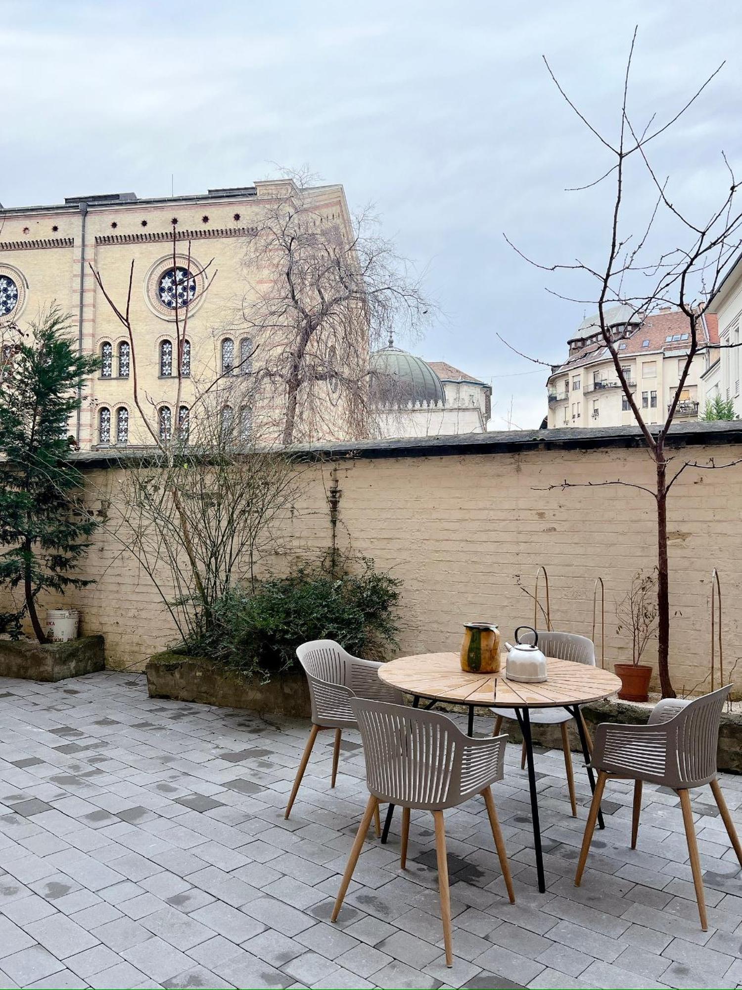 Spacious 5br Retreat For 16 By Dohany Synagogue & Fashion St * Budapest