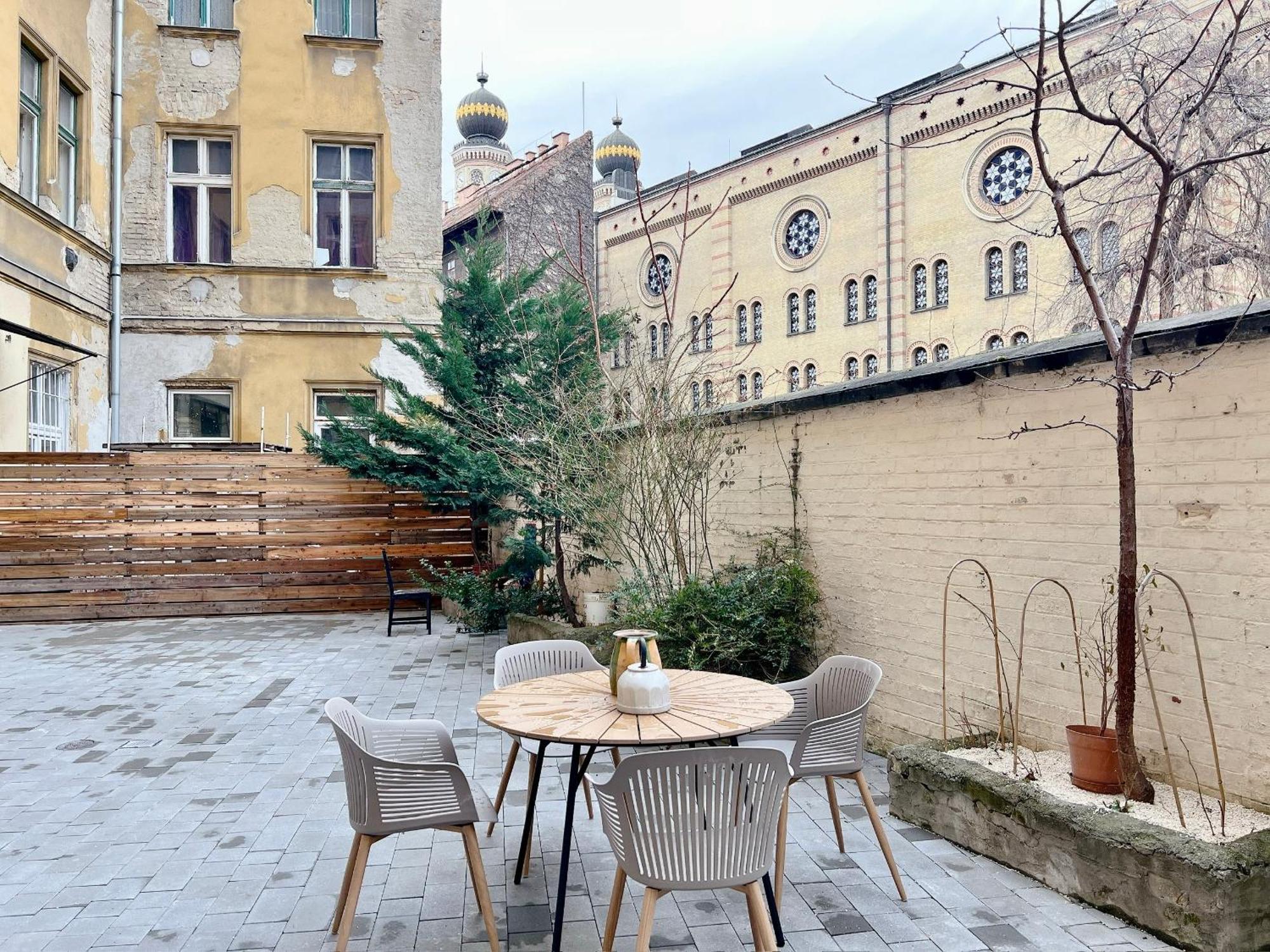 Spacious 5br Retreat For 16 By Dohany Synagogue & Fashion St * Budapest