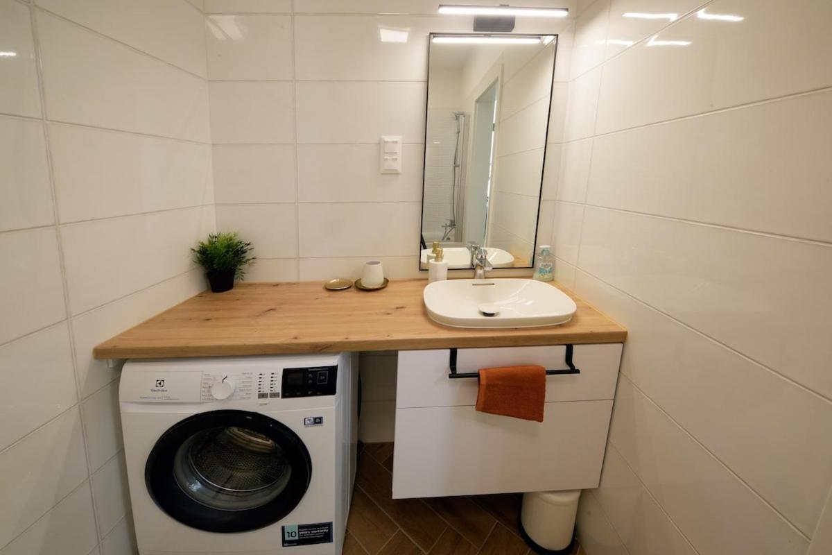 Orangehomes Sunny & Modern 2br Penthouse With Ac & Terrace *