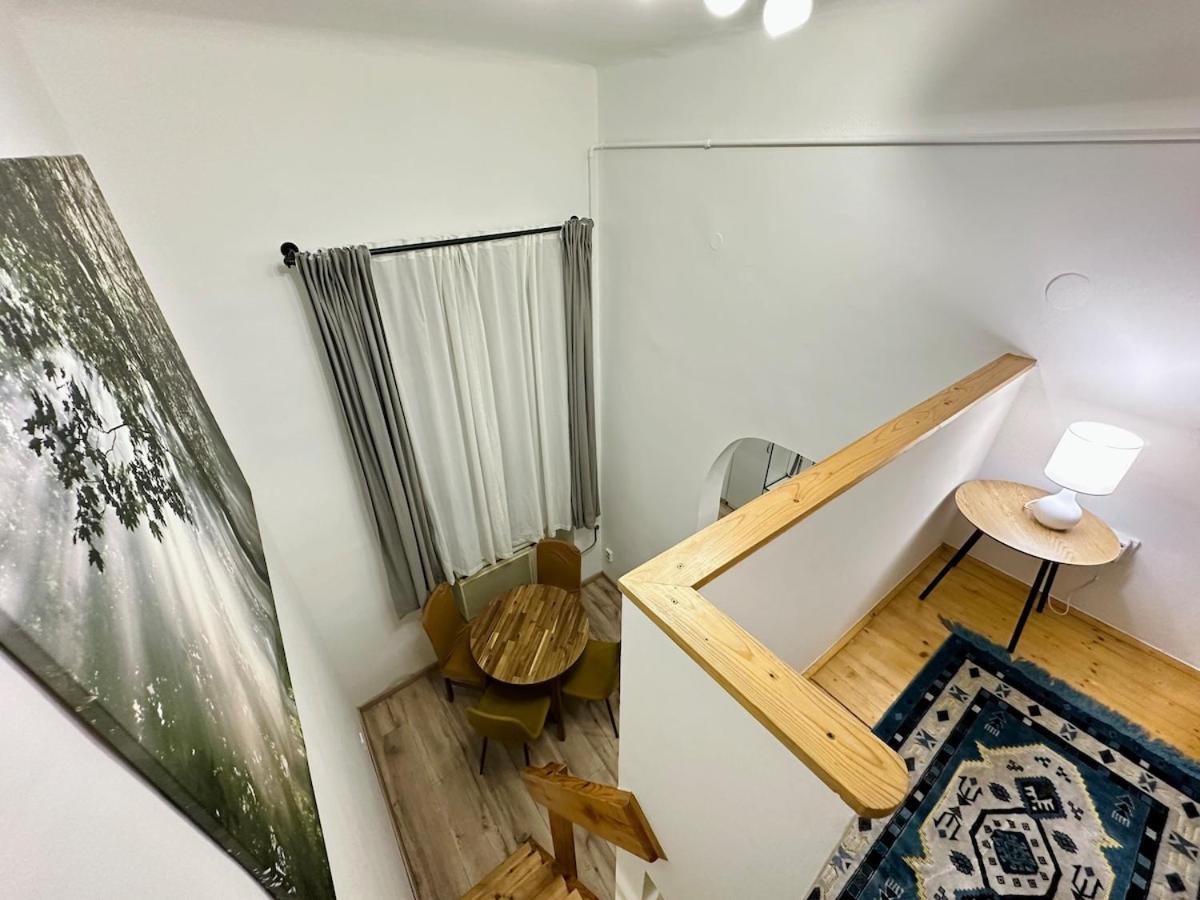 Ati's - Downtown 2 Bedroom *