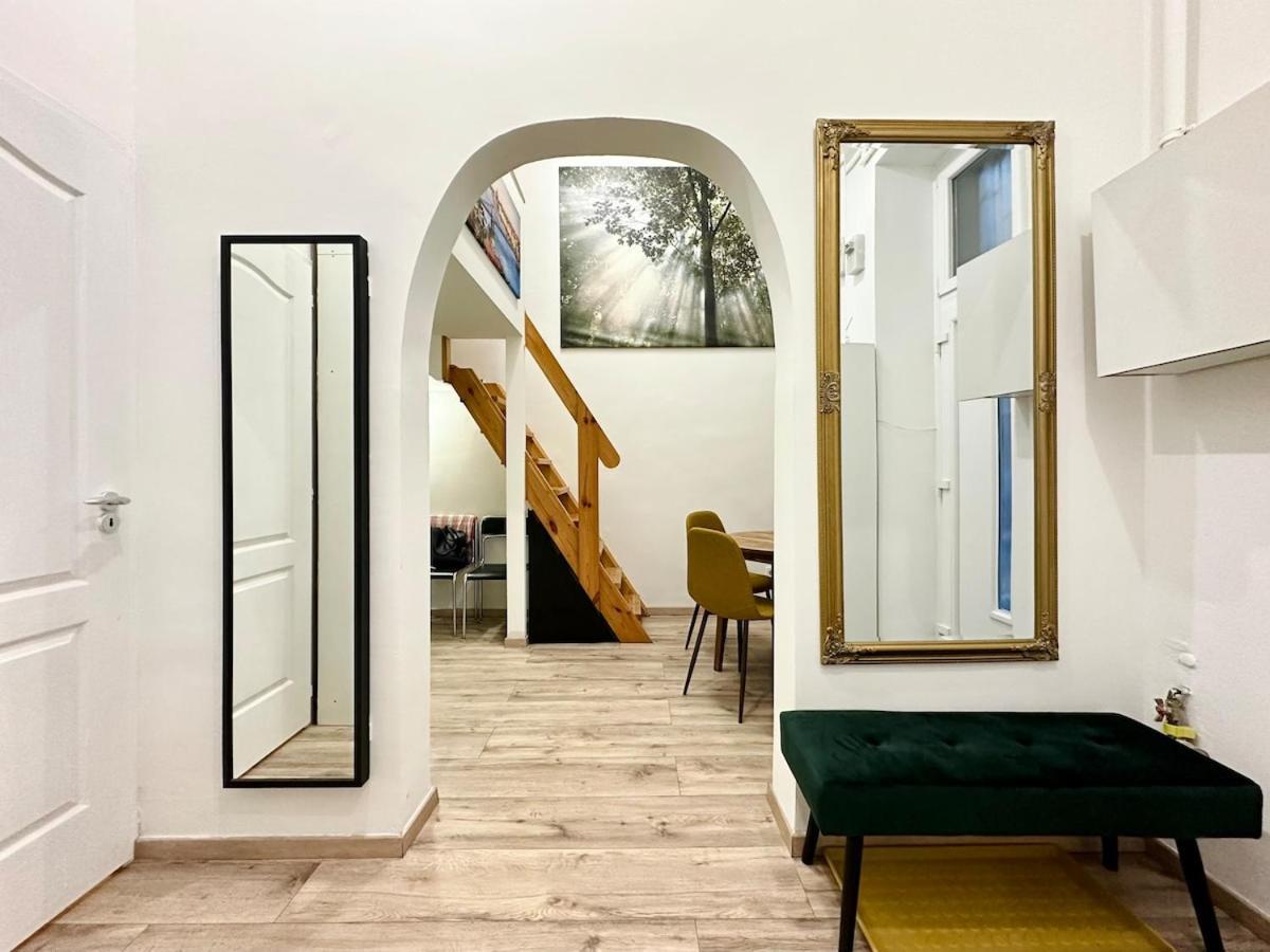 Ati's - Downtown 2 Bedroom Apartment Budapest