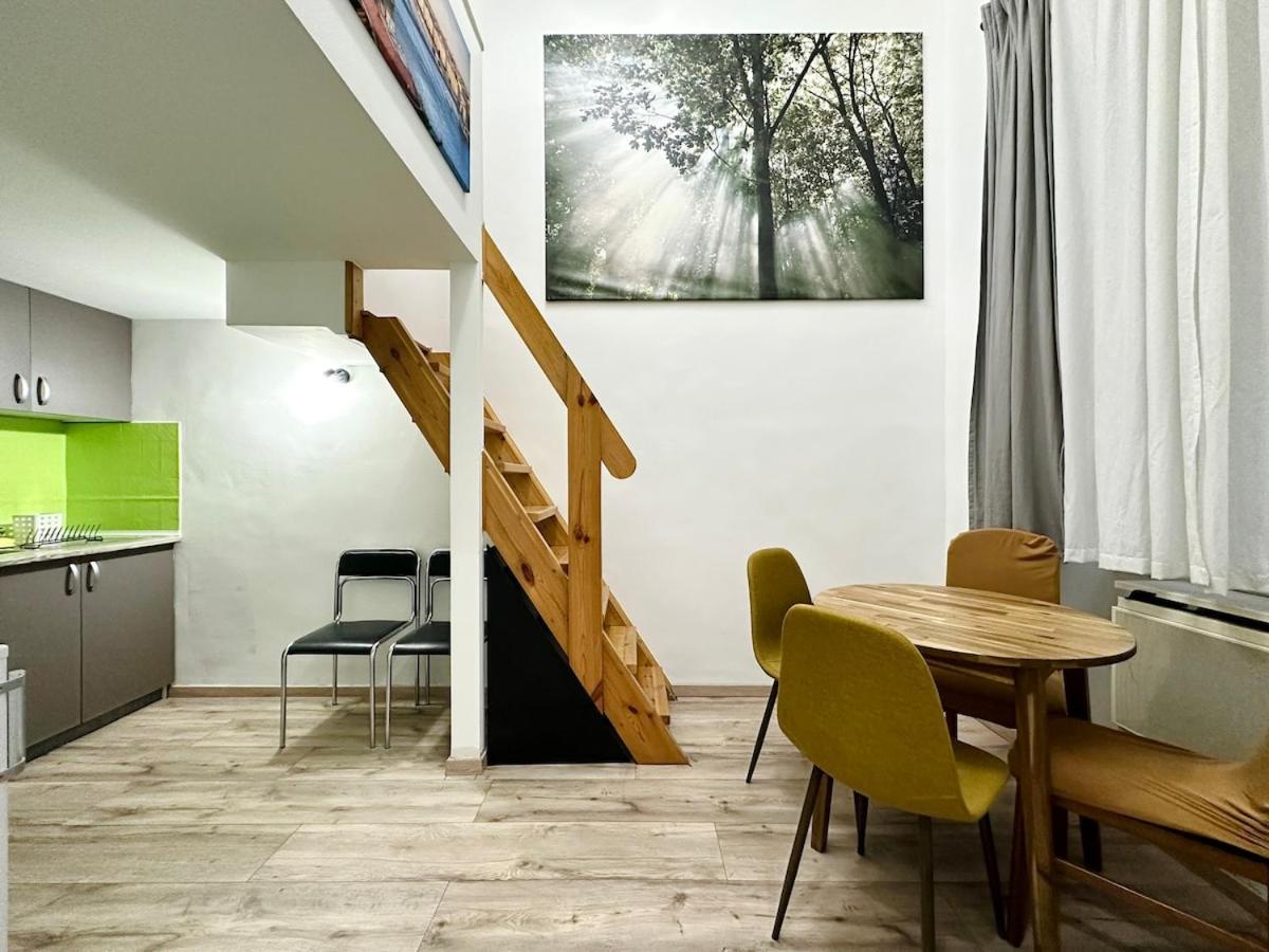 Ati's - Downtown 2 Bedroom Apartment Budapest