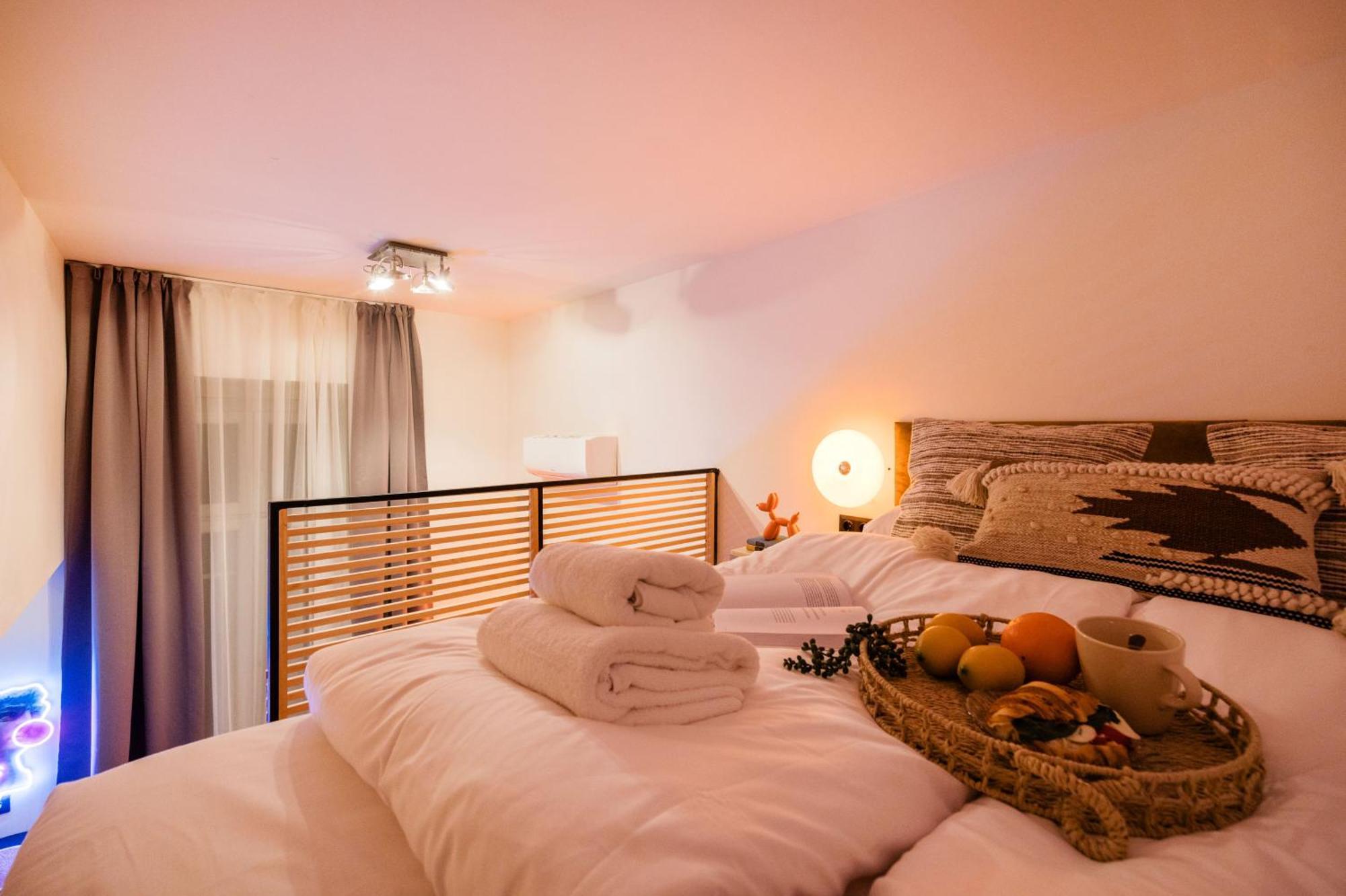 Spacious 5br Retreat For 16 By Dohany Synagogue & Fashion St *