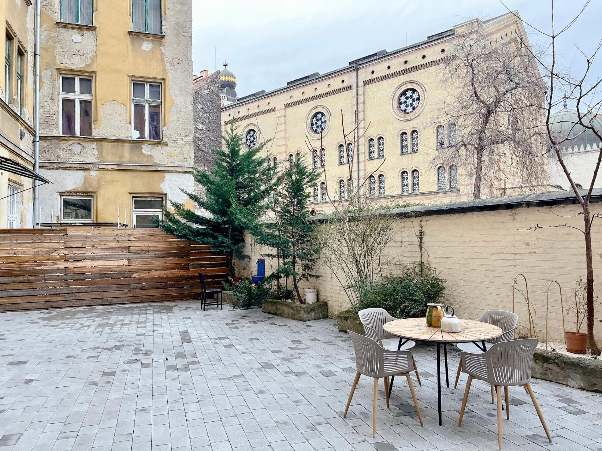Spacious 5br Retreat For 16 By Dohany Synagogue & Fashion St * Budapest