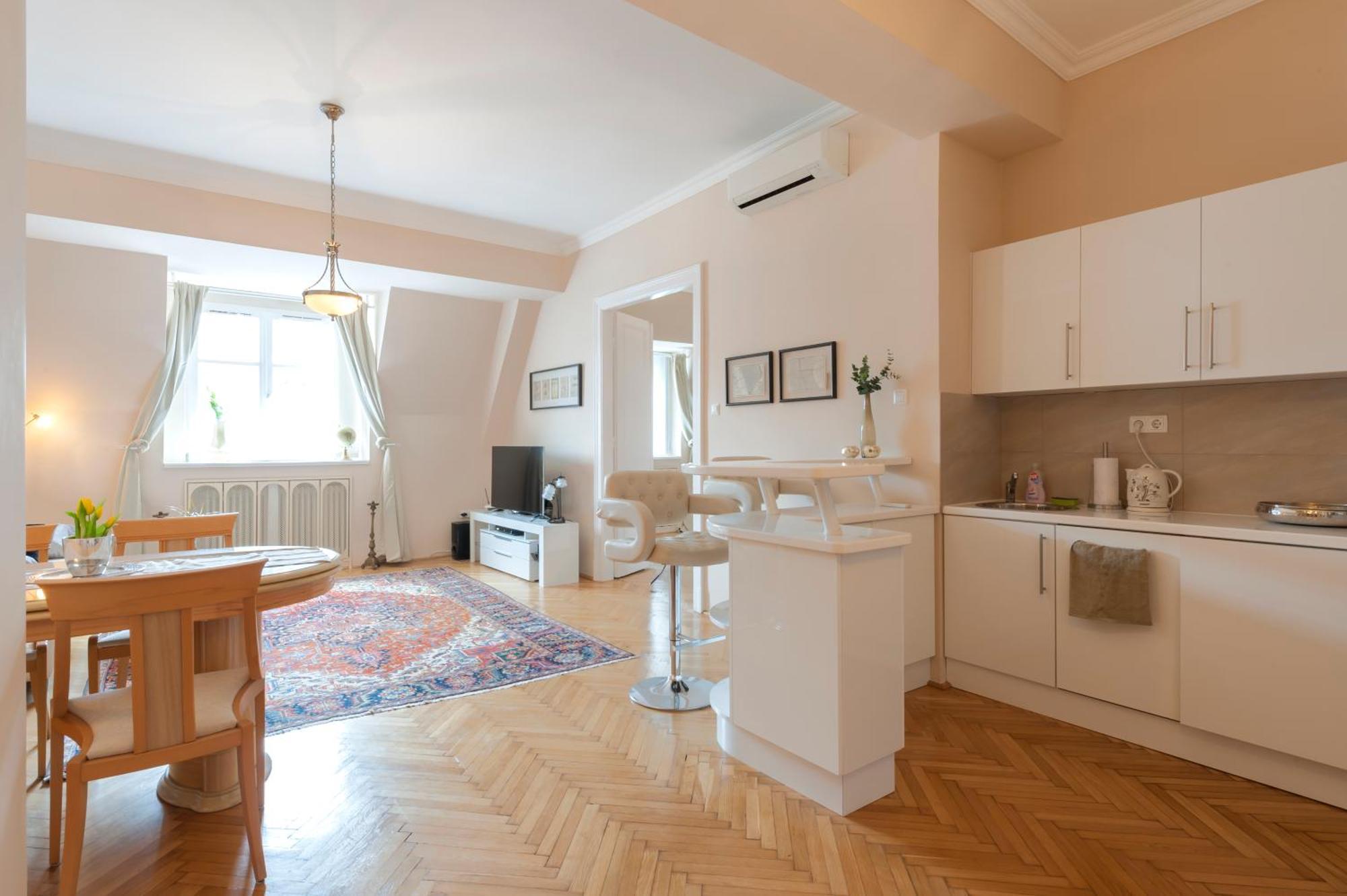 View To The Roofs Luxury With 2 Bedrooms Budapest
