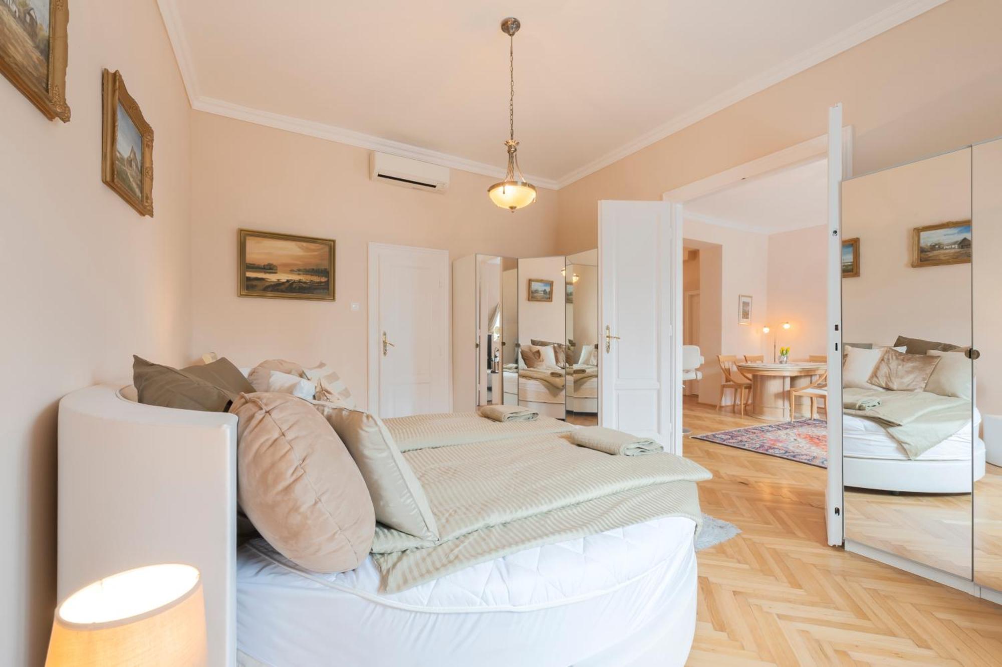 Appartement View To The Roofs Luxury With 2 Bedrooms *