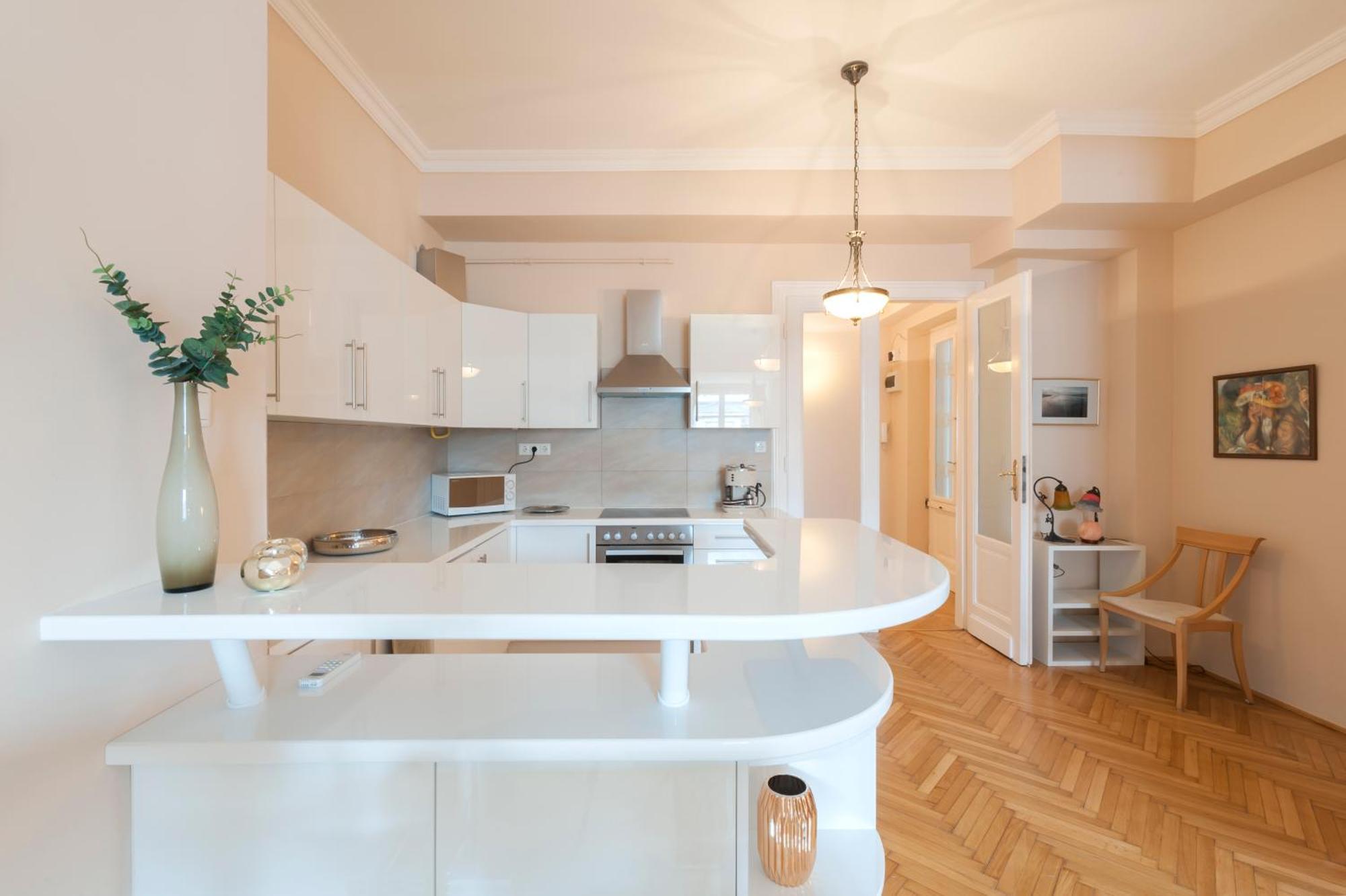 View To The Roofs Luxury With 2 Bedrooms *