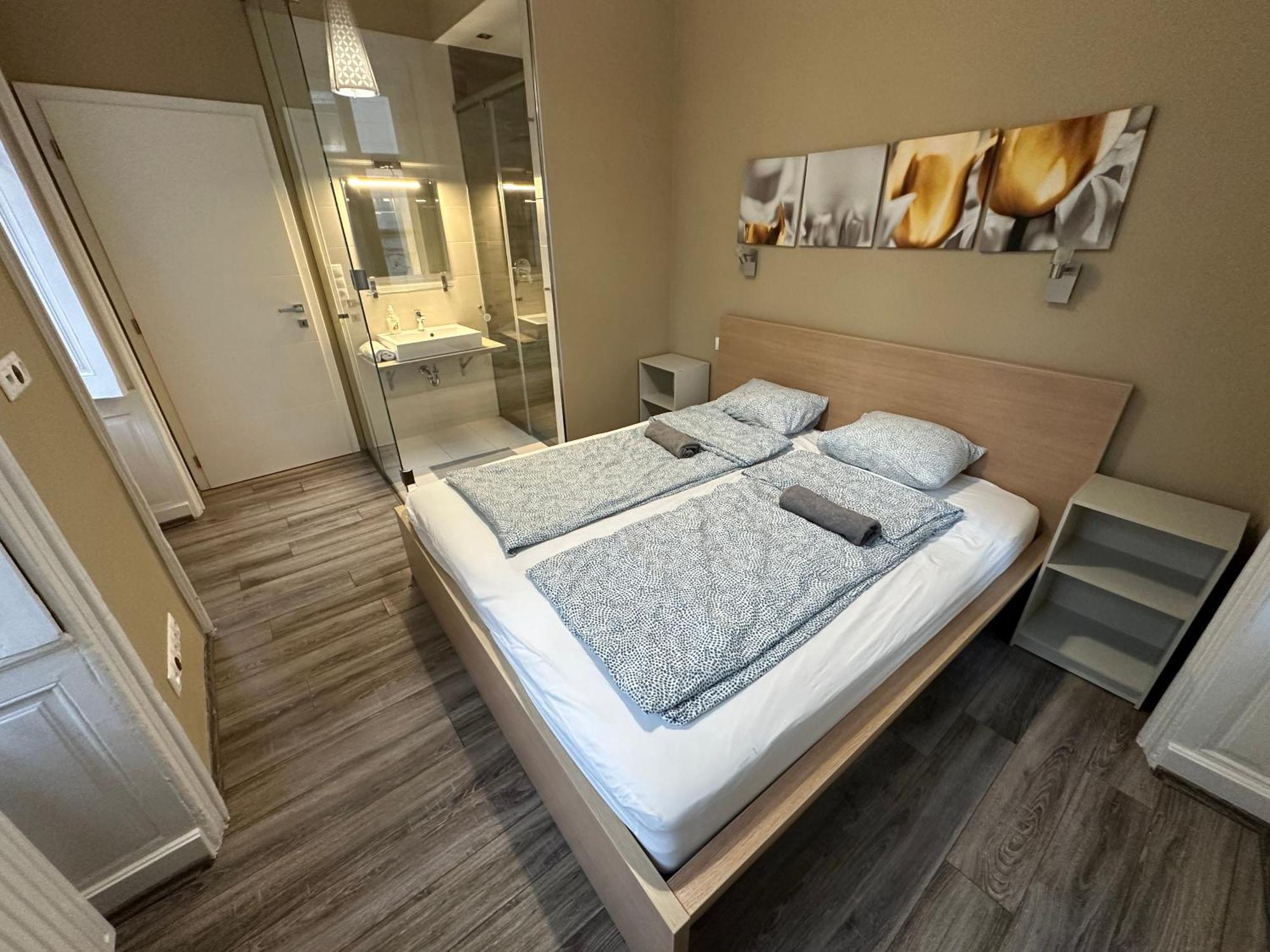 Downtown Life At Vaci Street Apartment Budapest