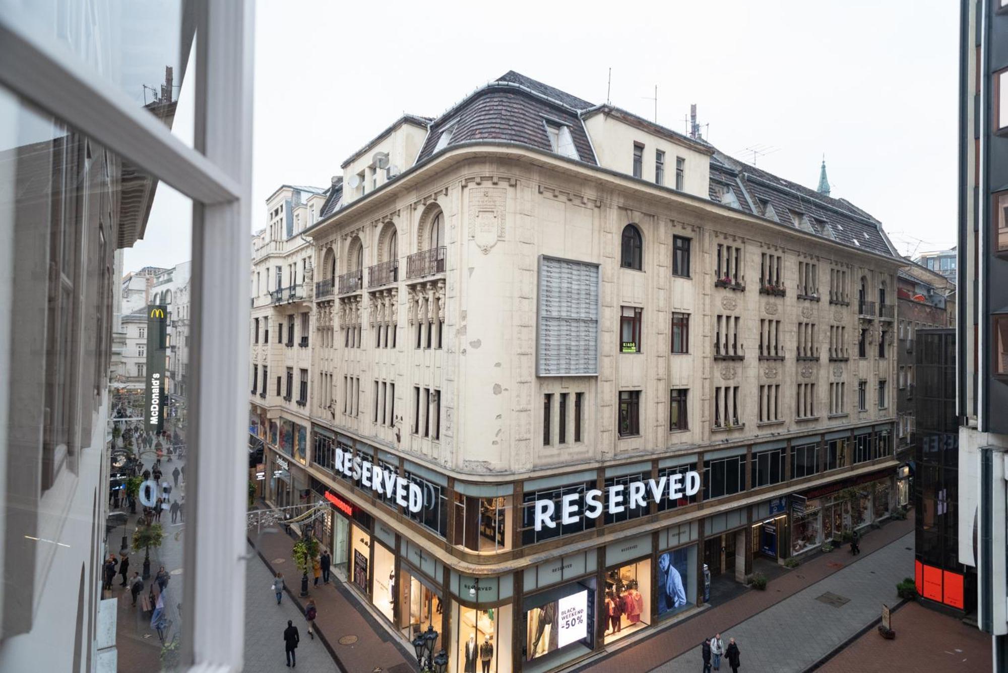 Vaci Street Centre Modern With 3brs Ac