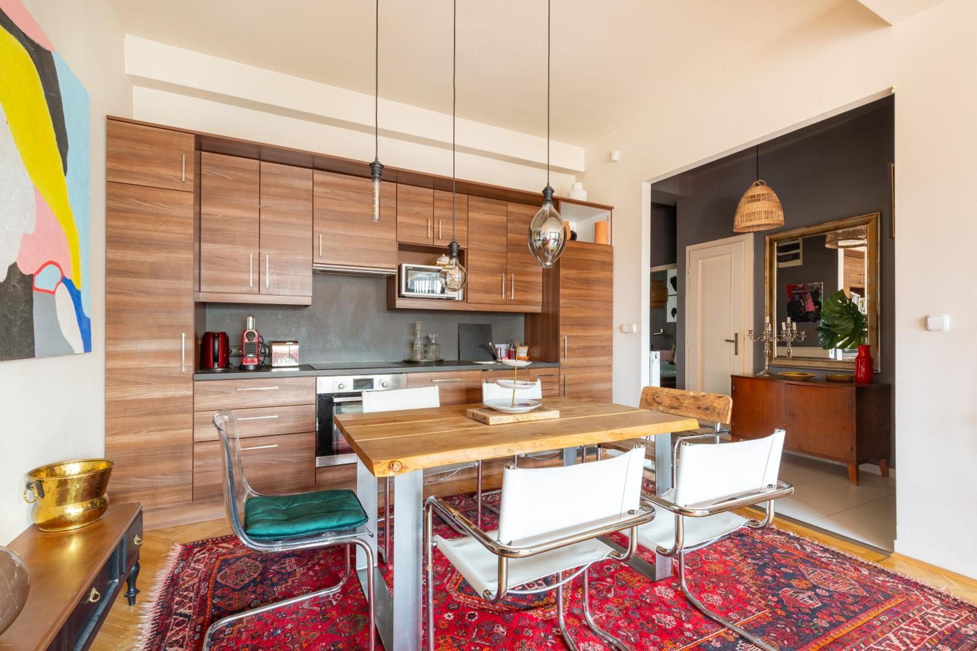 Artist By Stn Apartment *