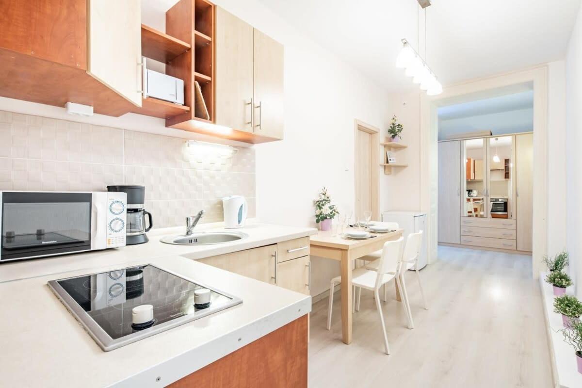 At Good Location Apartament *