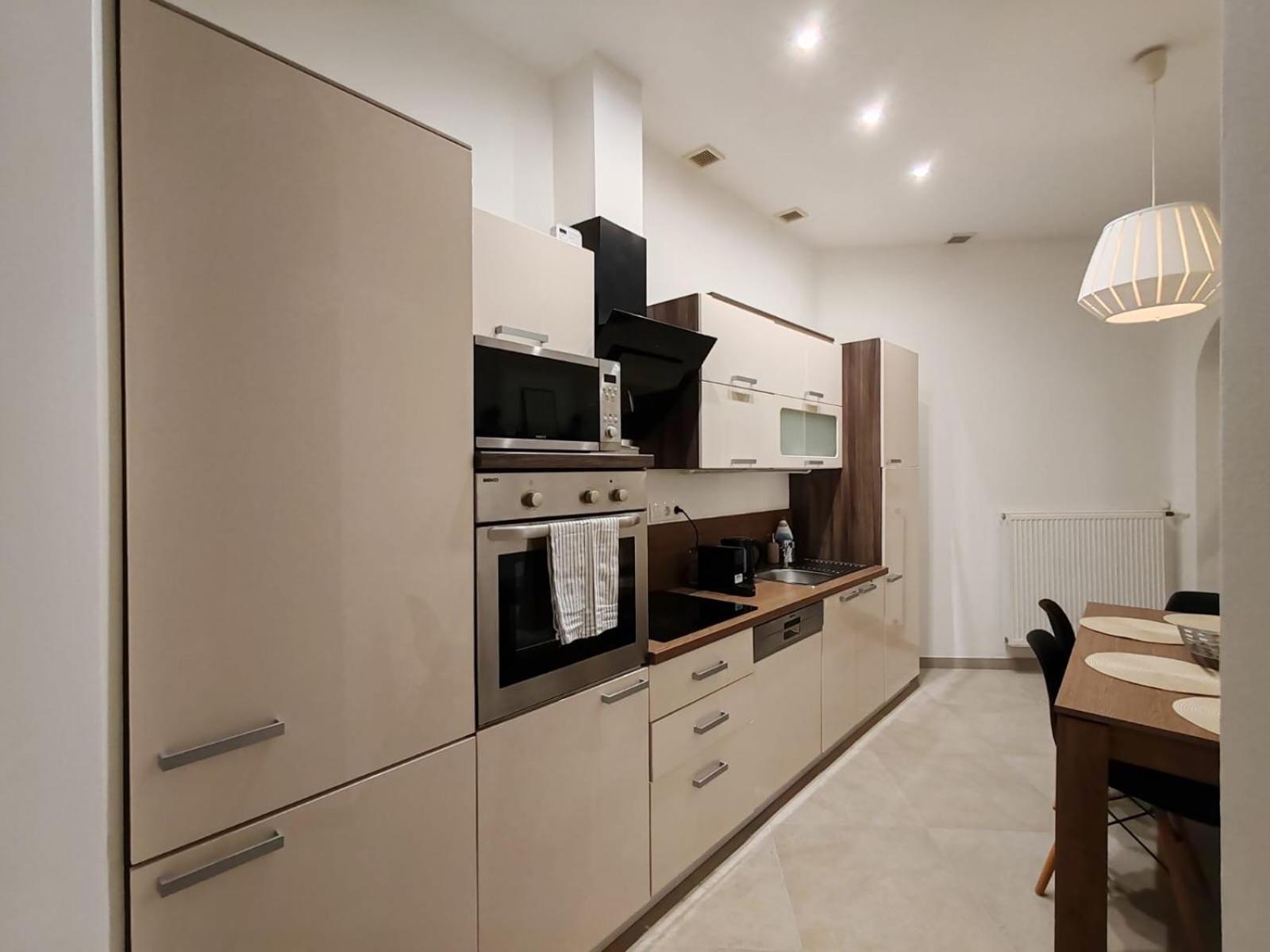 Apartment Danube 3 Bedrooms *