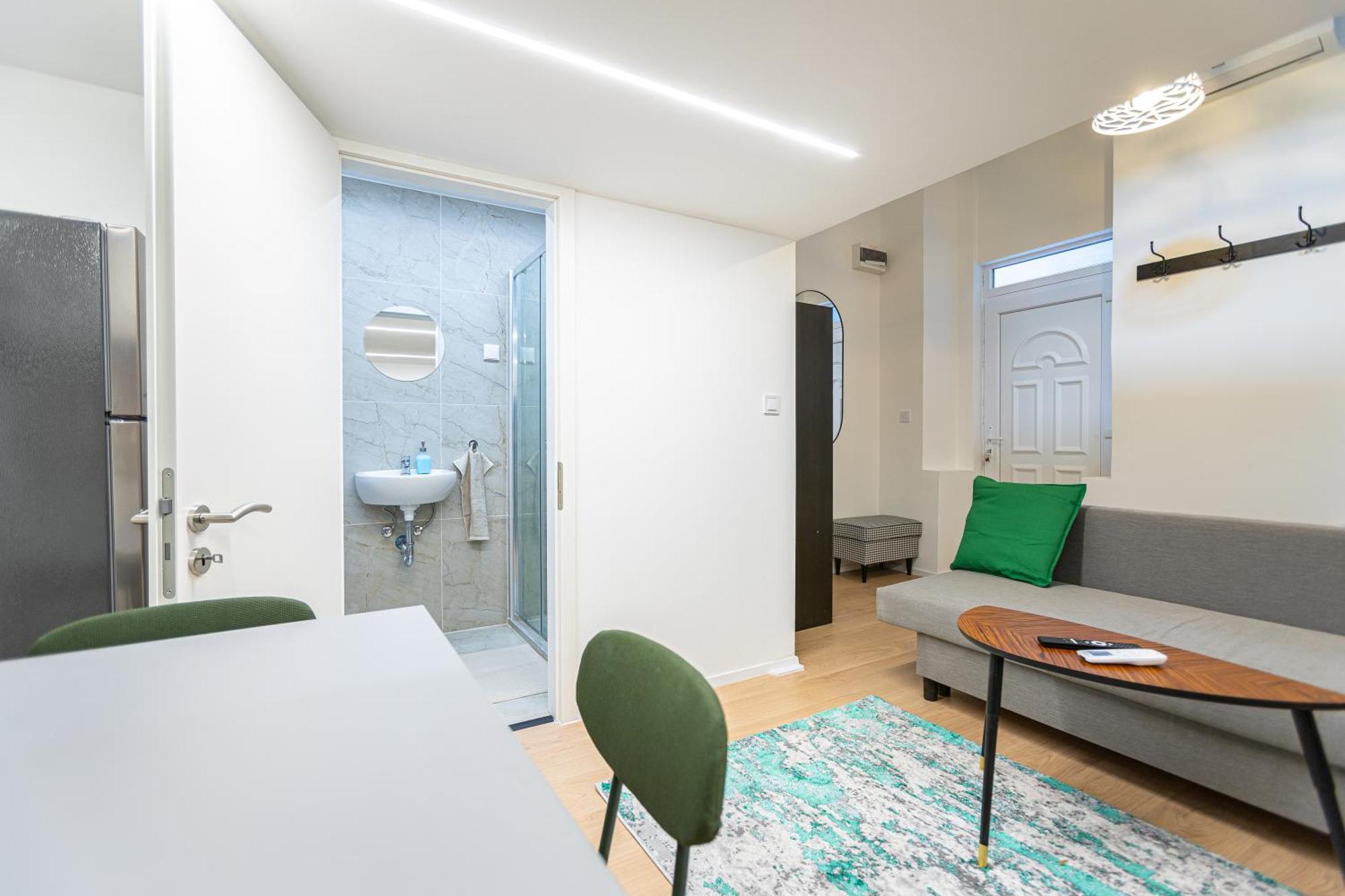 Cute Gallery Flat In Budapest, Summer Budapešť