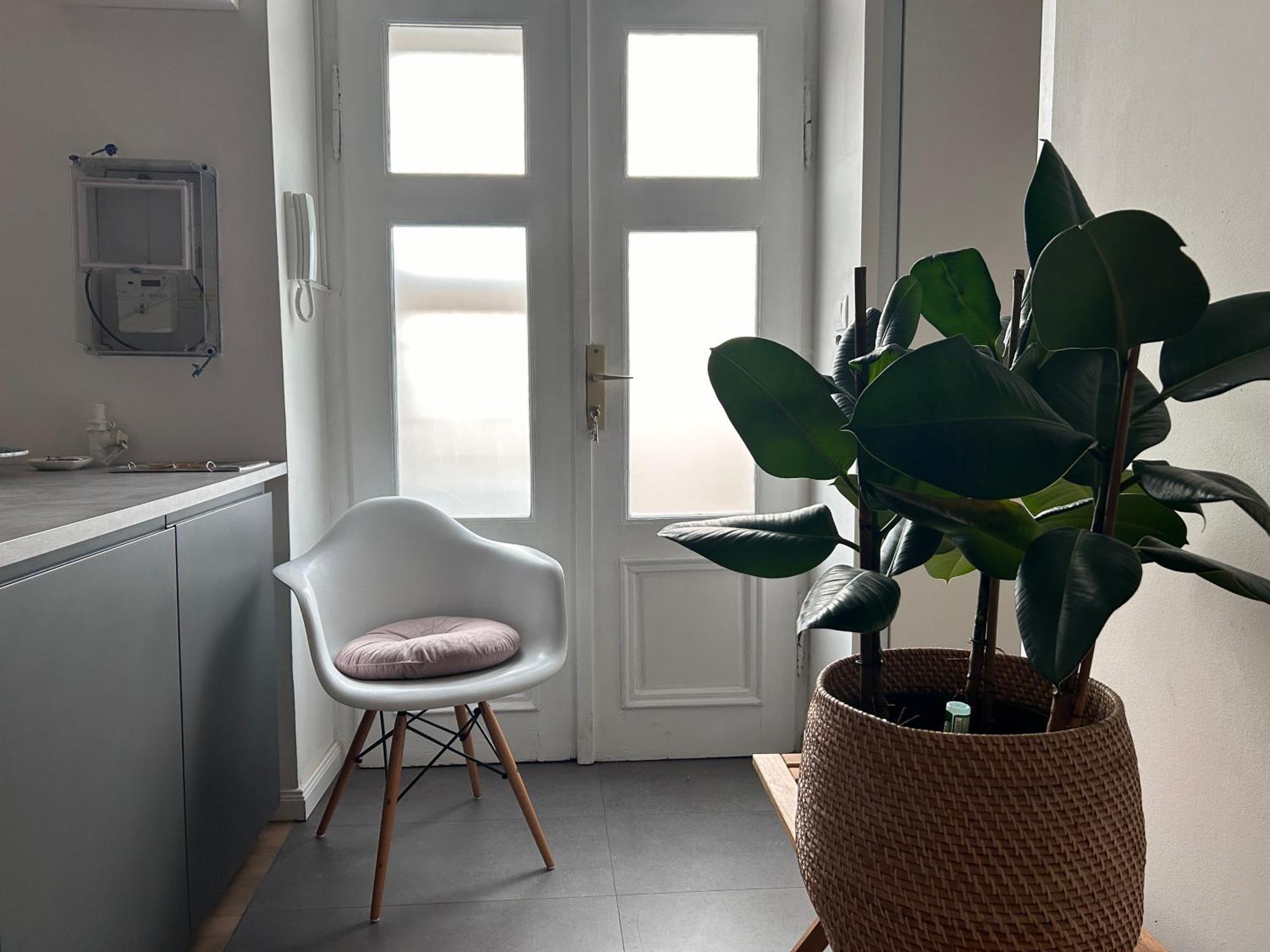 Stylish 2br In Excellent Location *