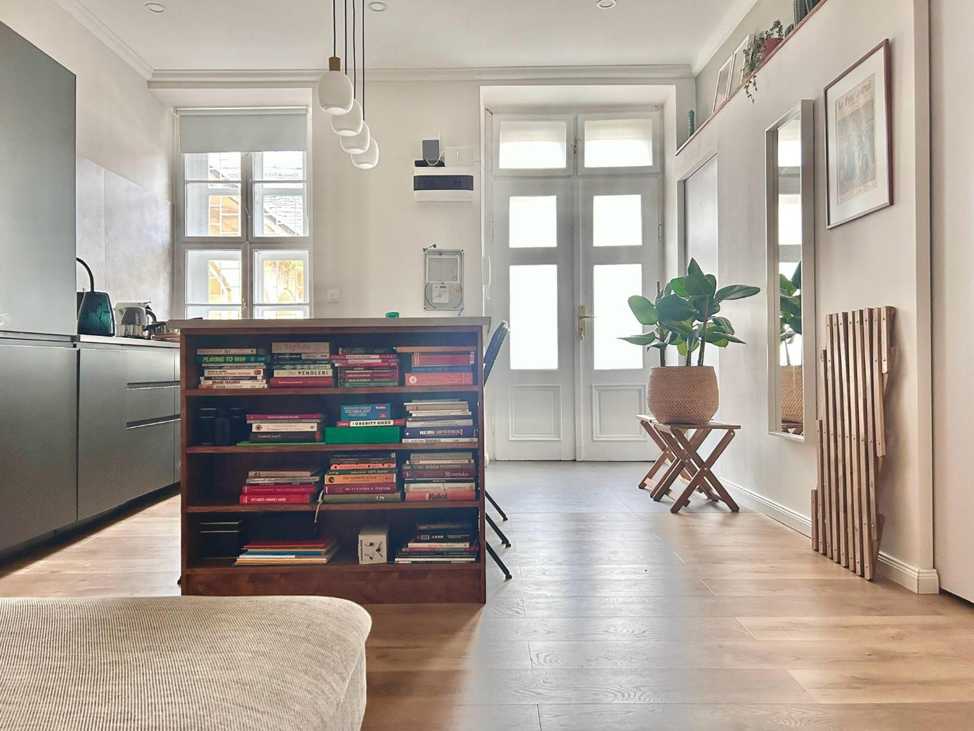 Stylish 2br In Excellent Location *