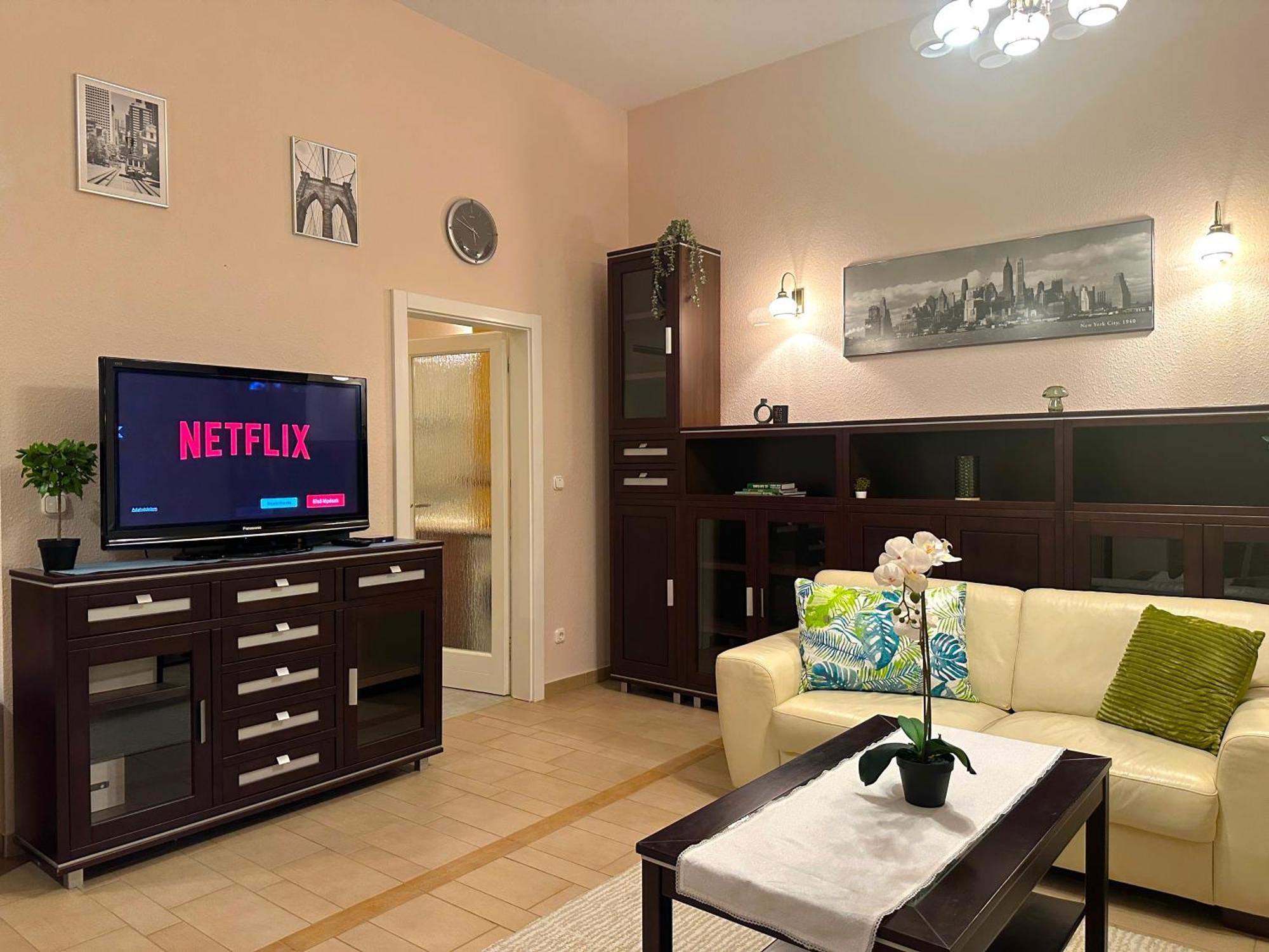 Heart Of The Cozy Corner With Free Parking & Ac Apartmán