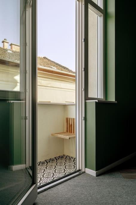 A50-balcony-designer No 2 * Budapest