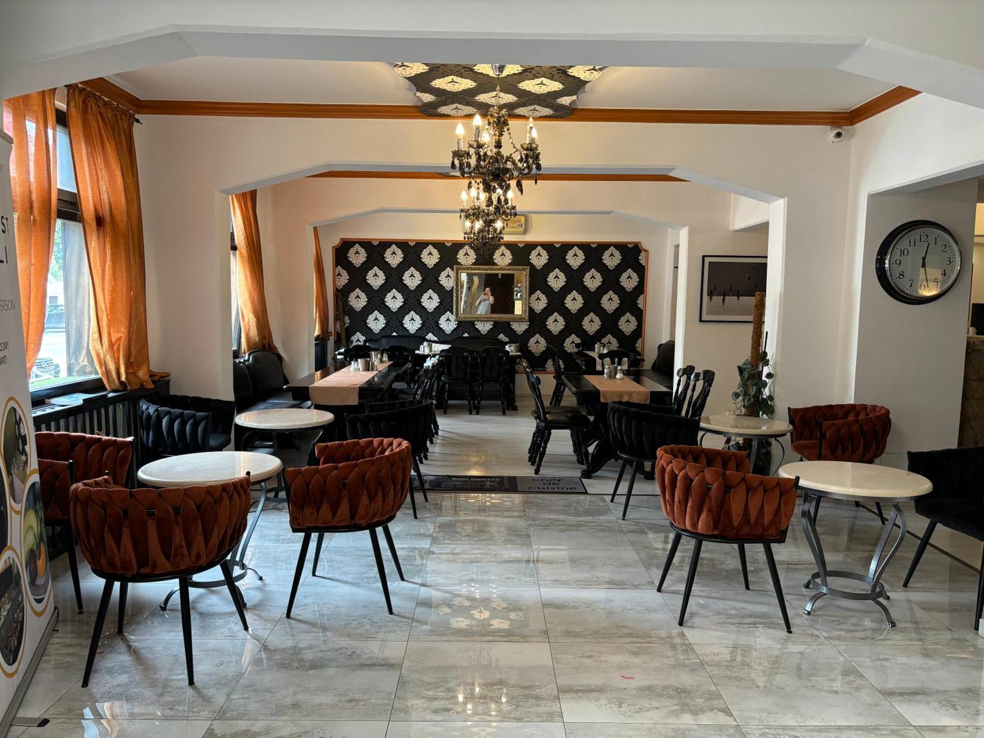 Hotel Gloria Center