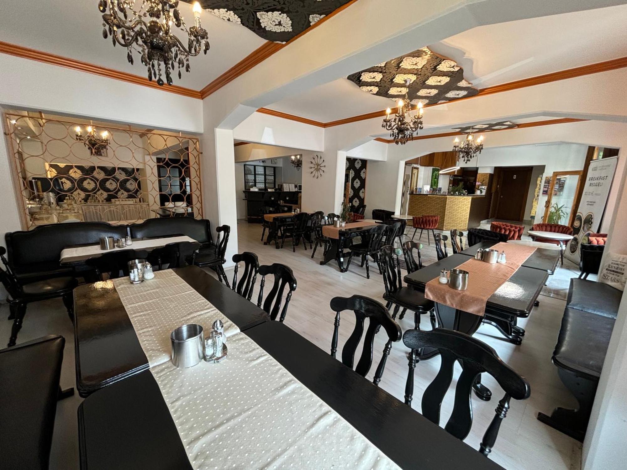 Hotel Gloria Center
