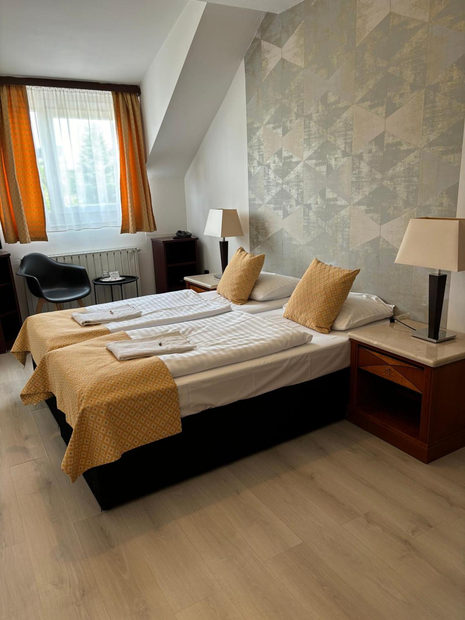 Gloria Center 3* Budapest