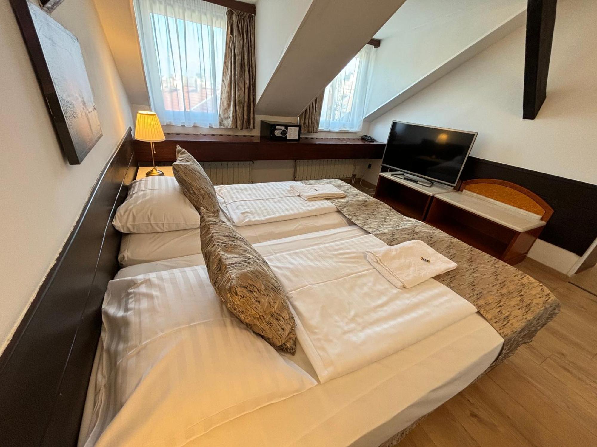 Hotel Gloria Center 3*