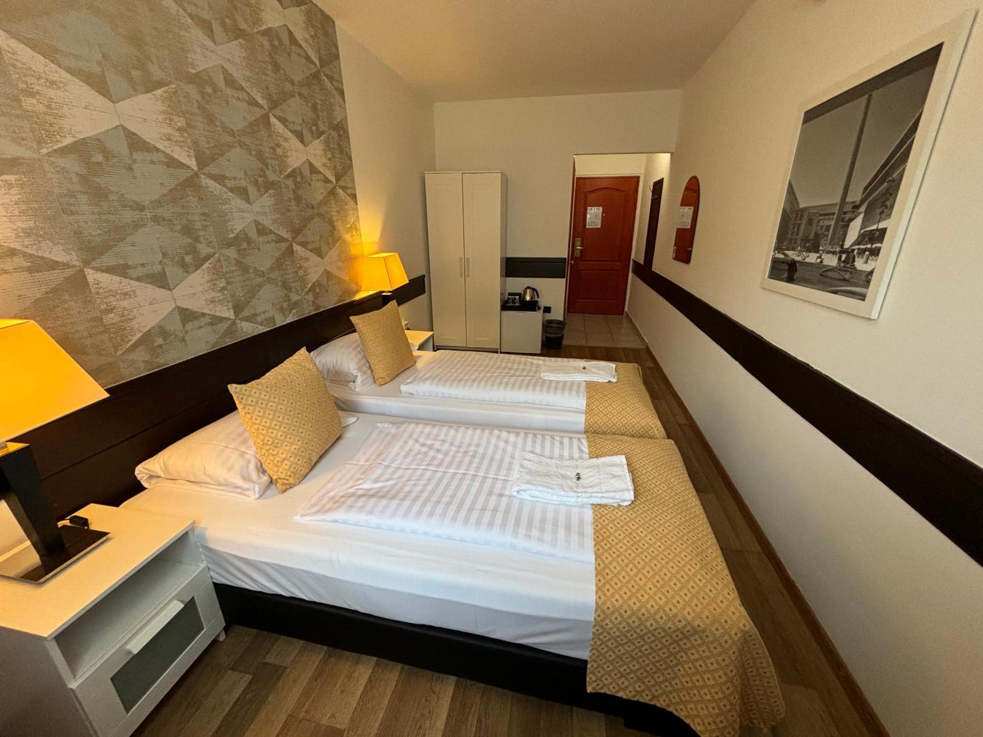 Gloria Center 3* Budapest