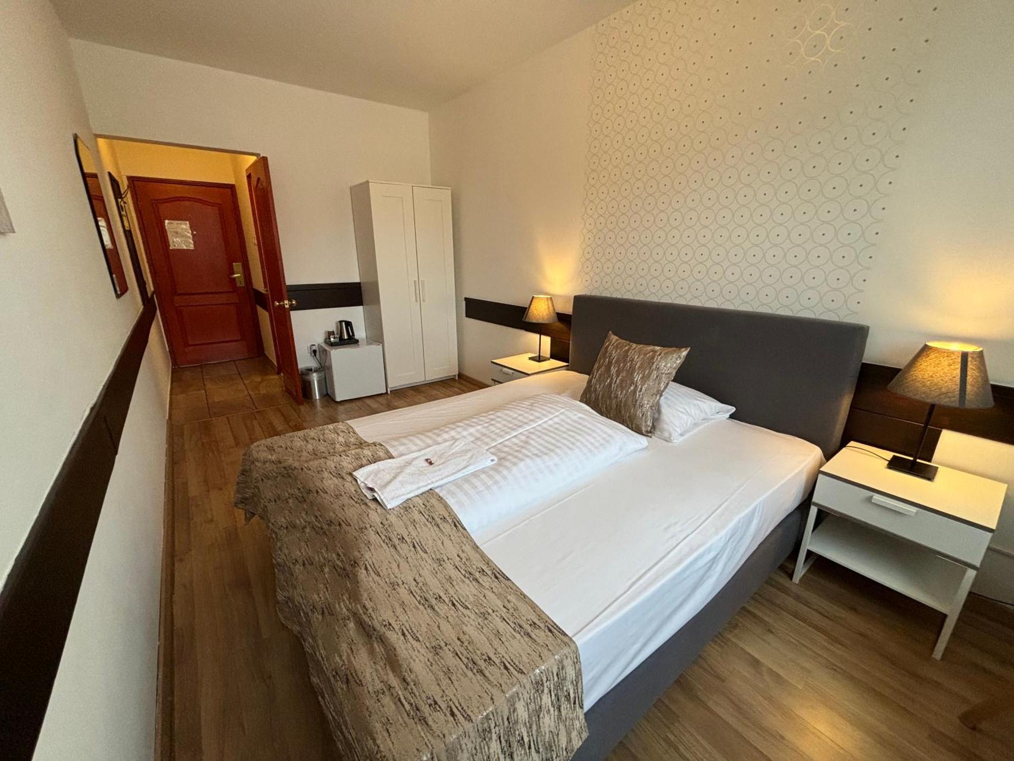 Hotel Gloria Center