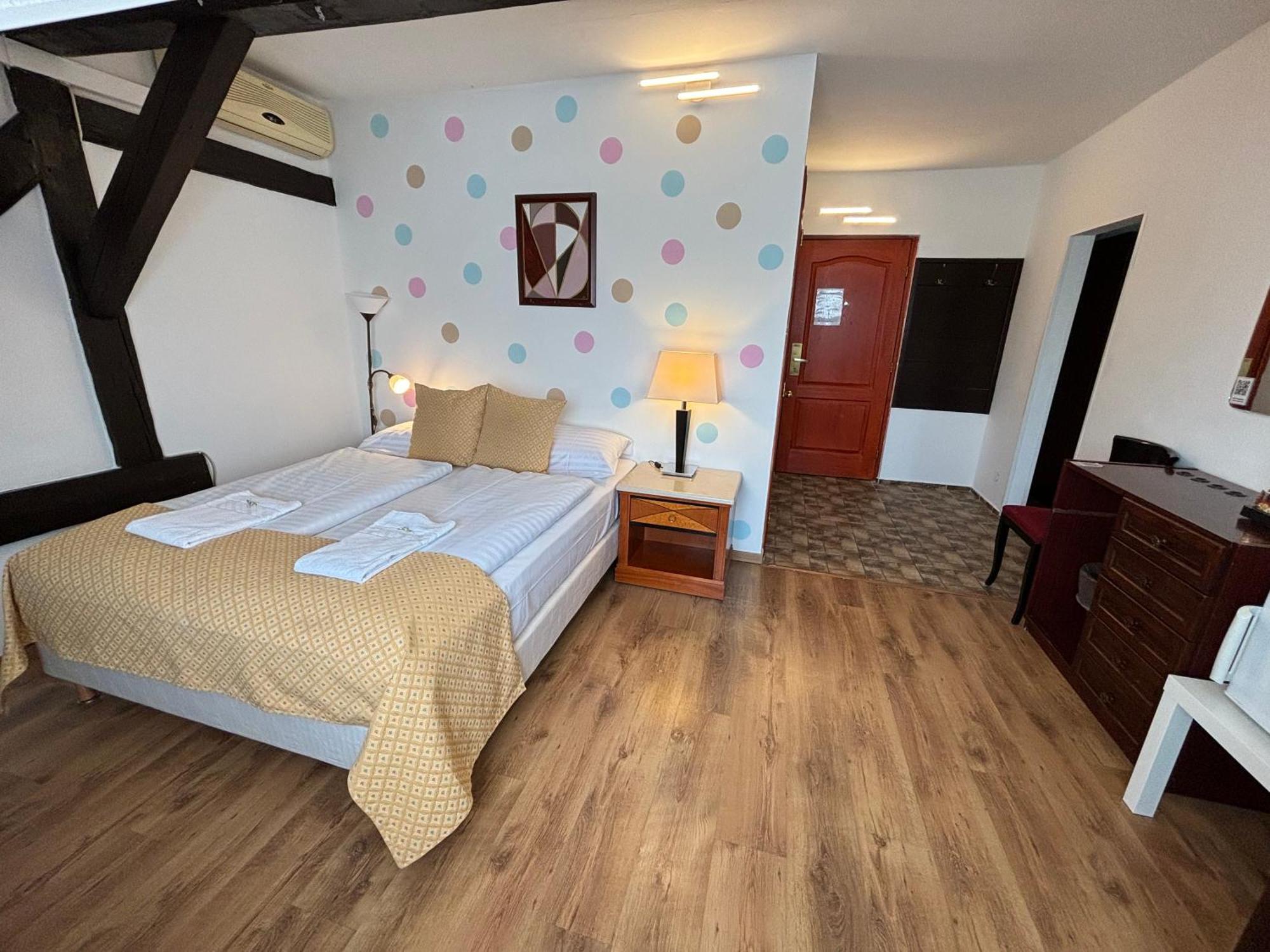 Hotel Gloria Center 3*
