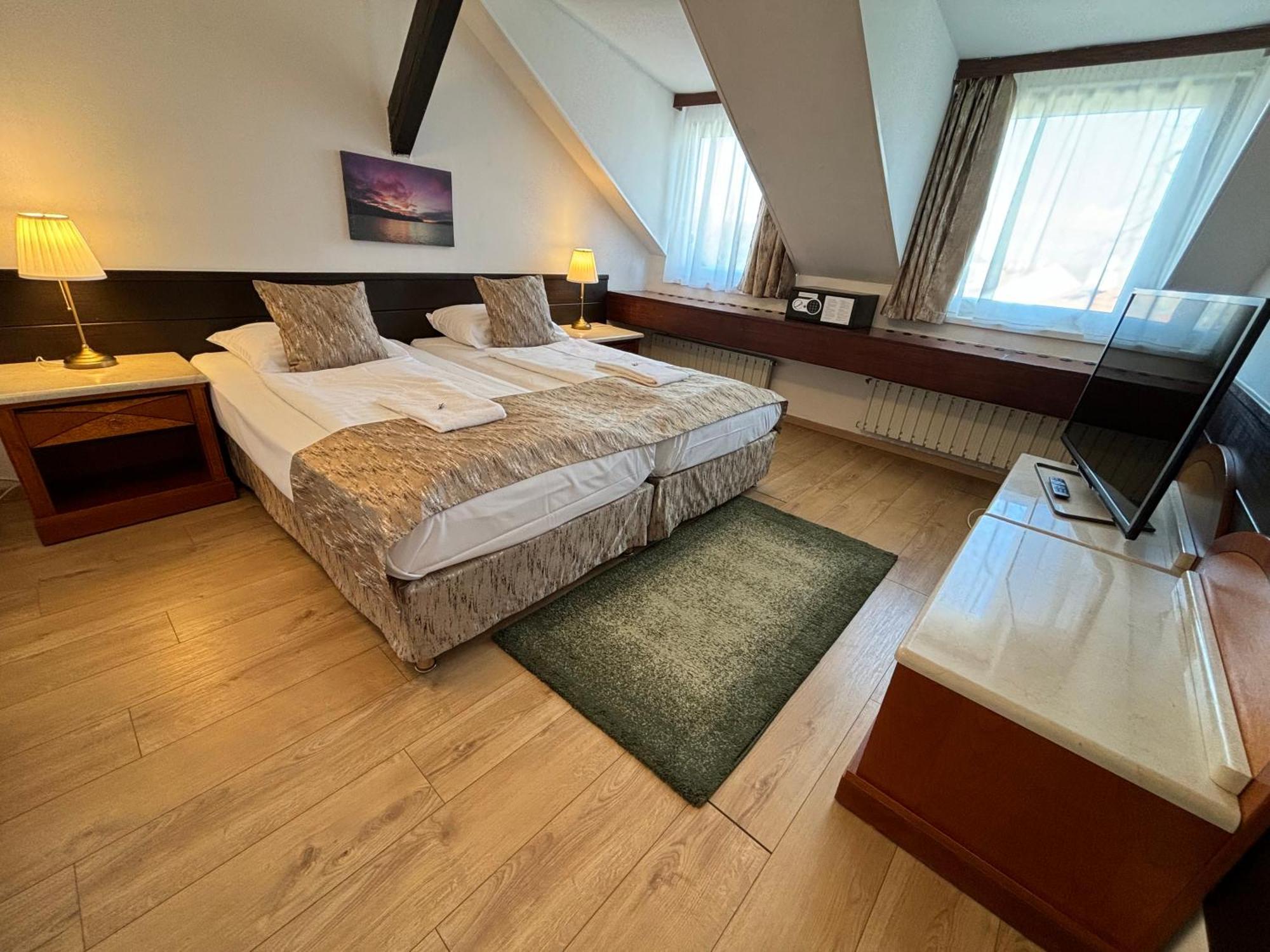 Gloria Center 3* Budapest
