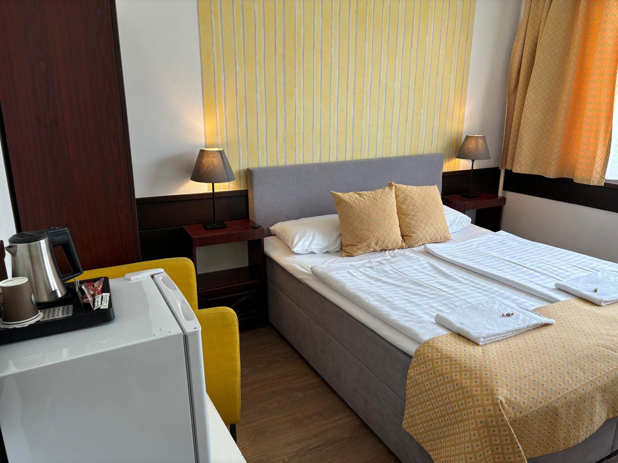 Gloria Center 3*
