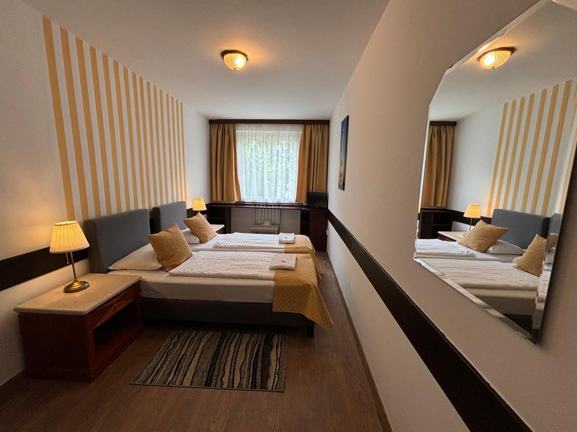 Hotel Gloria Center 3*