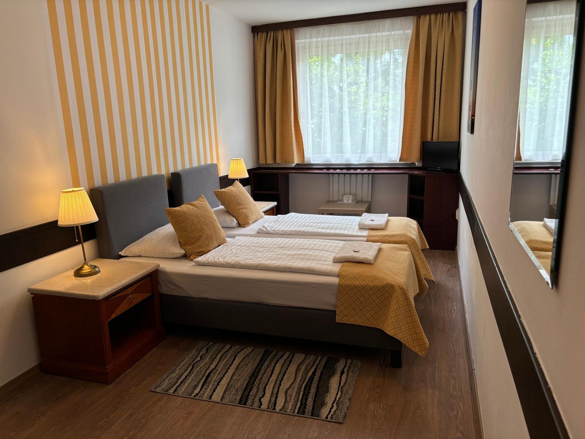 Gloria Center Hotel