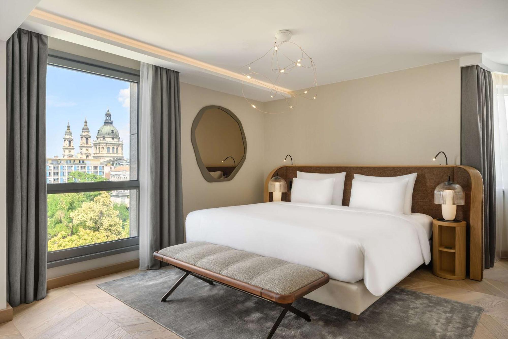 Hotel Kempinski Corvinus 5*